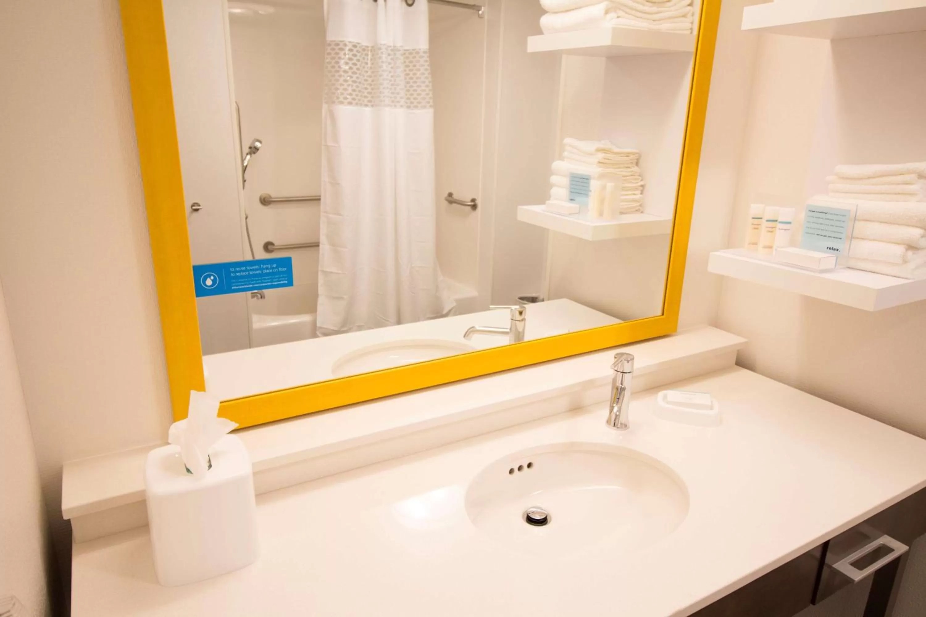 Bathroom in Hampton Inn Decatur, Mt. Zion, IL