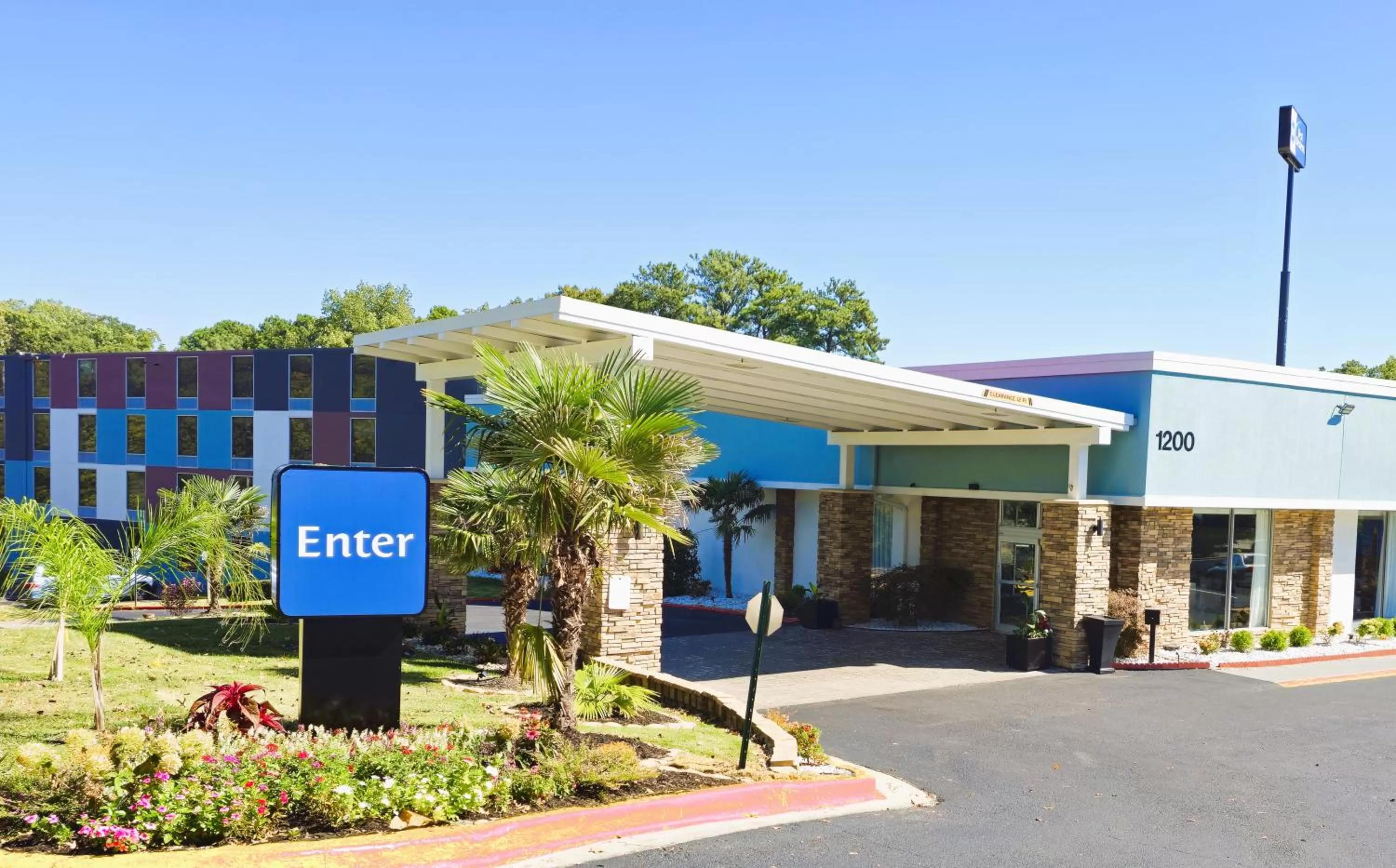 Property building in Best Western Atlanta Cumberland Galleria Hotel