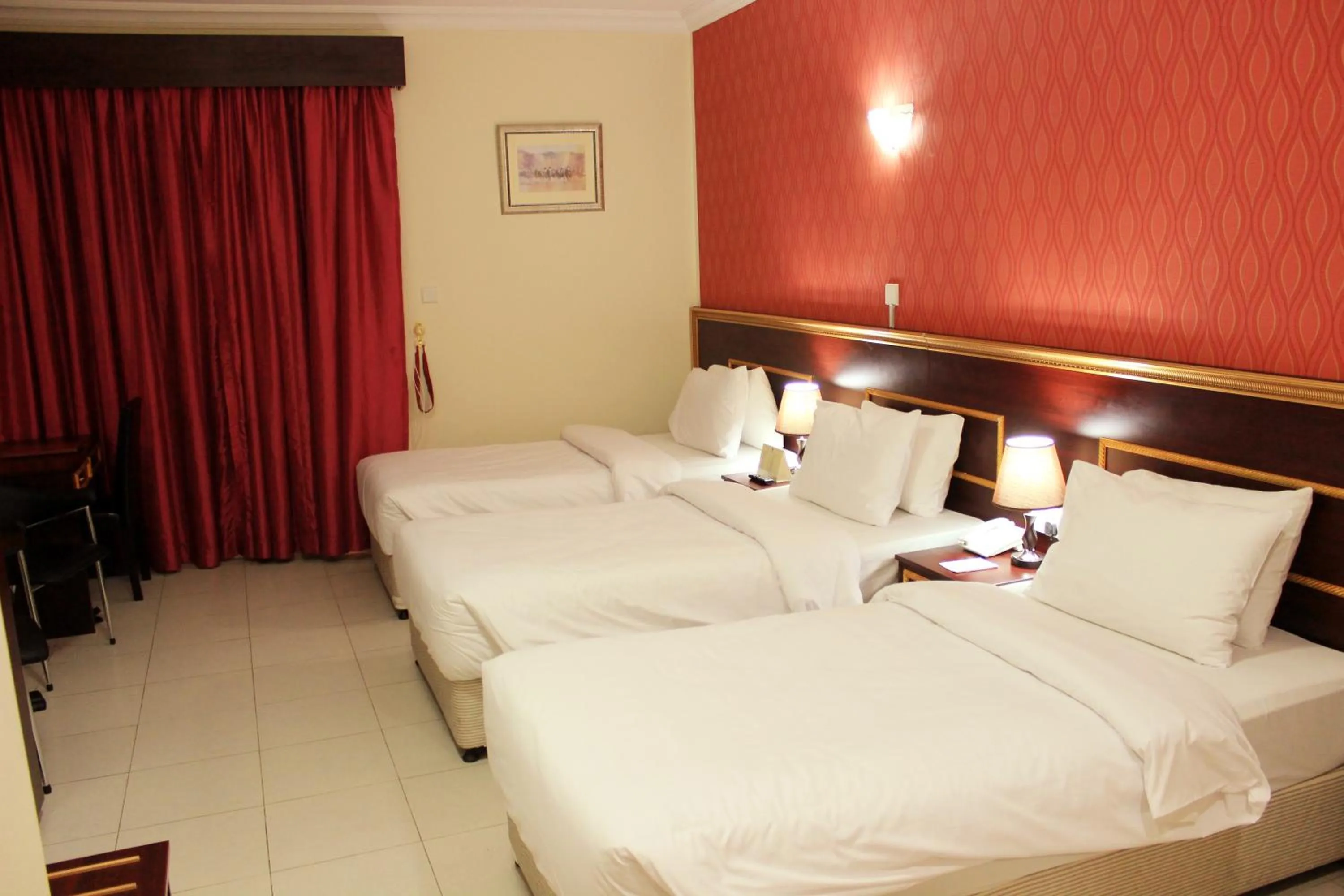 Bedroom, Bed in Montreal Naif Hotel