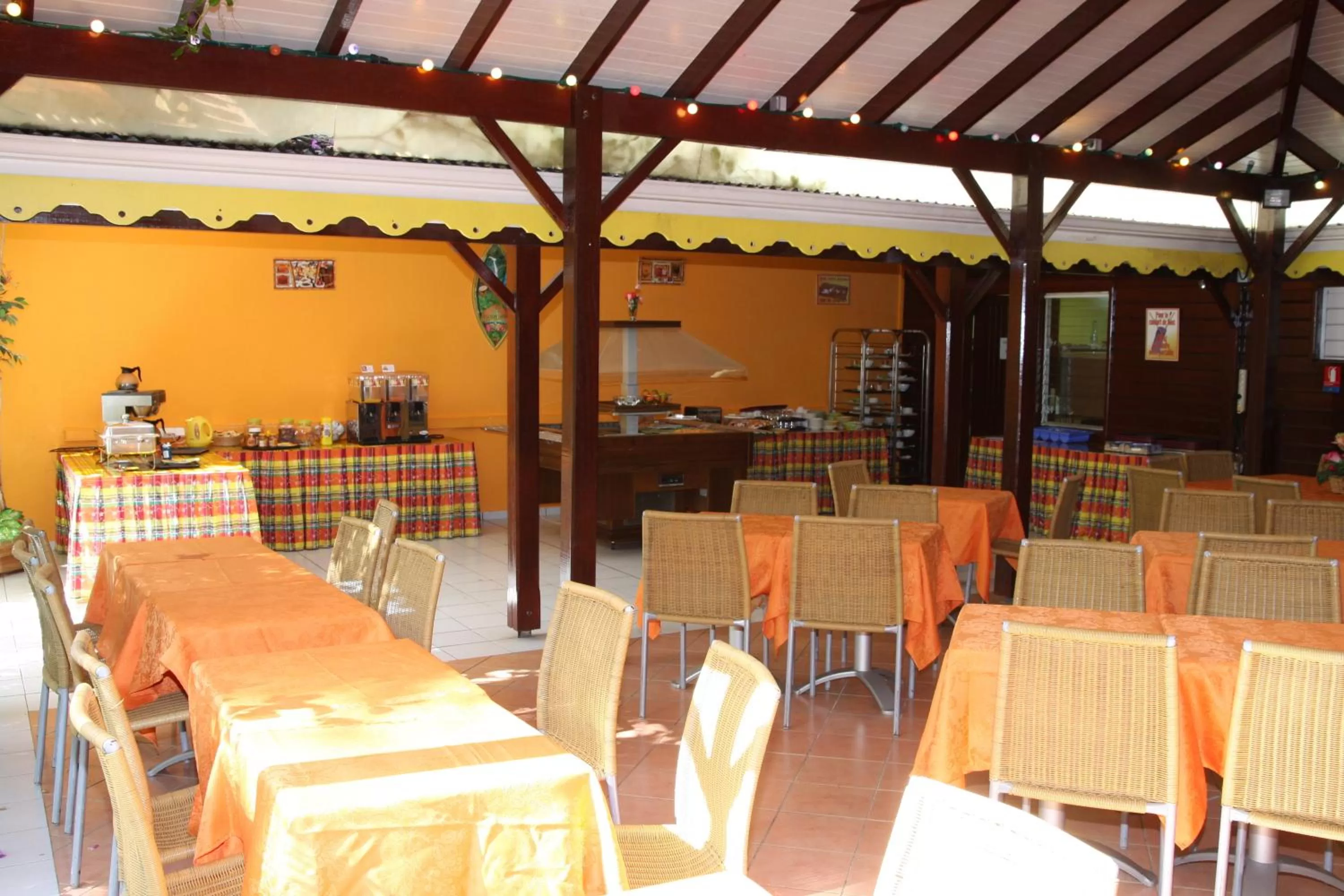 Restaurant/places to eat in Hotel La Maison Creole