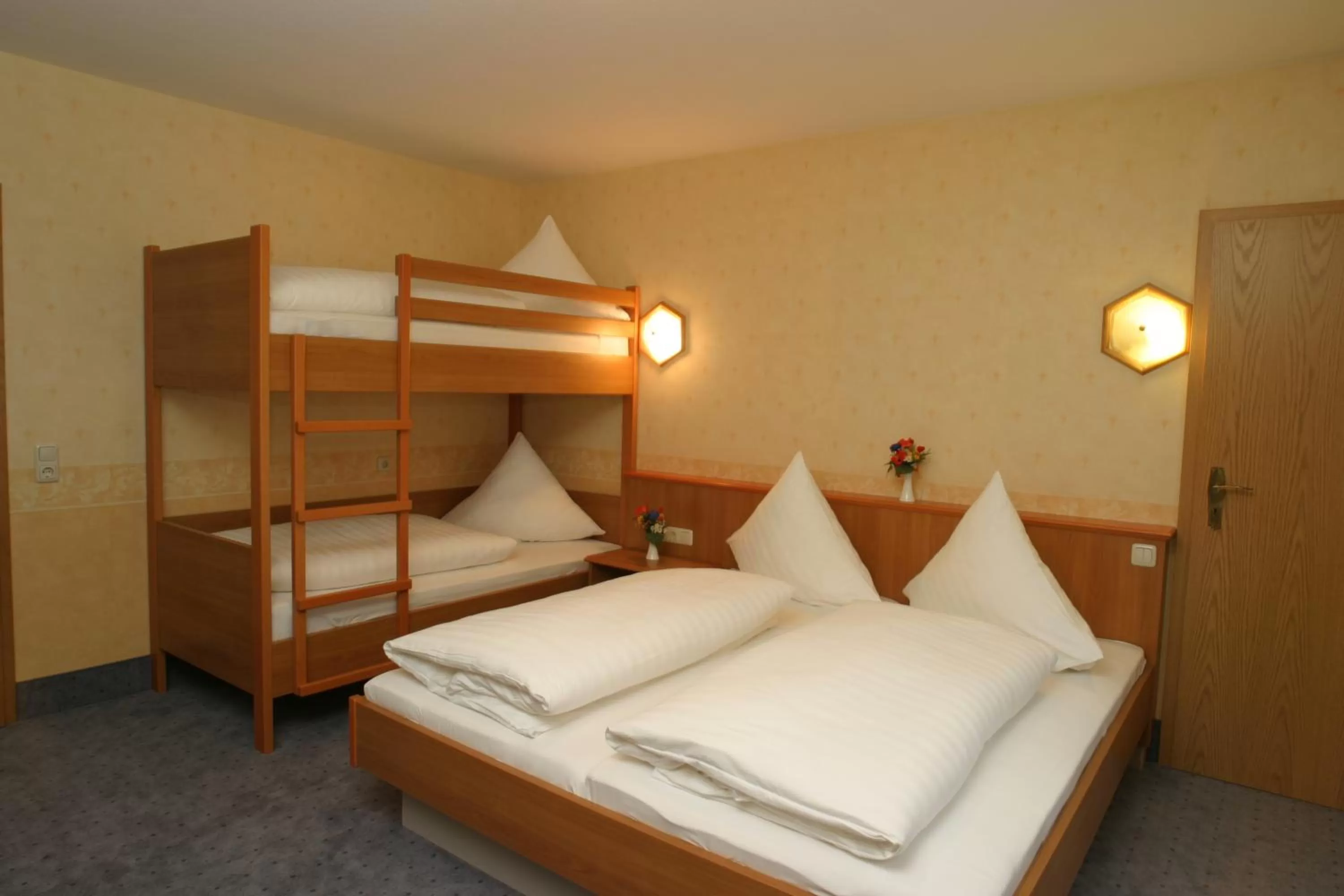 Bedroom, Bed in Hotel und Gasthof Ritter St. Georg