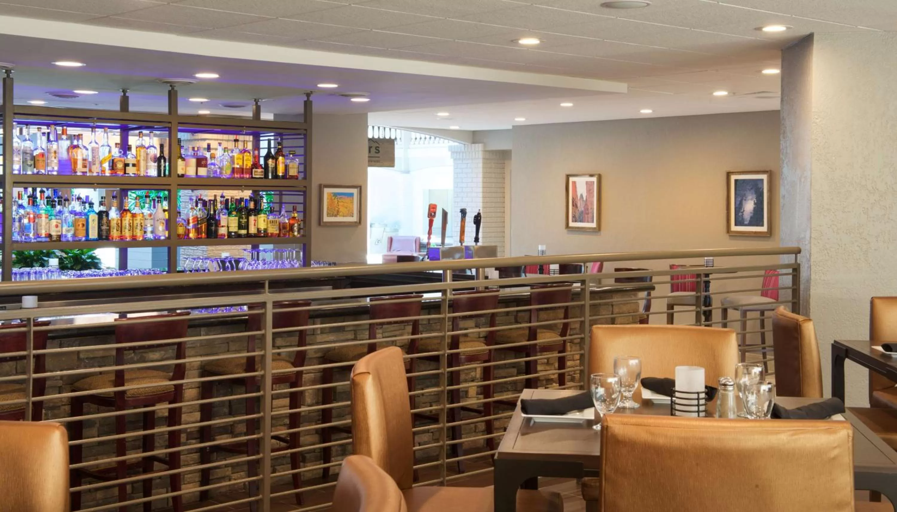 Lounge or bar in Embassy Suites by Hilton Colorado Springs