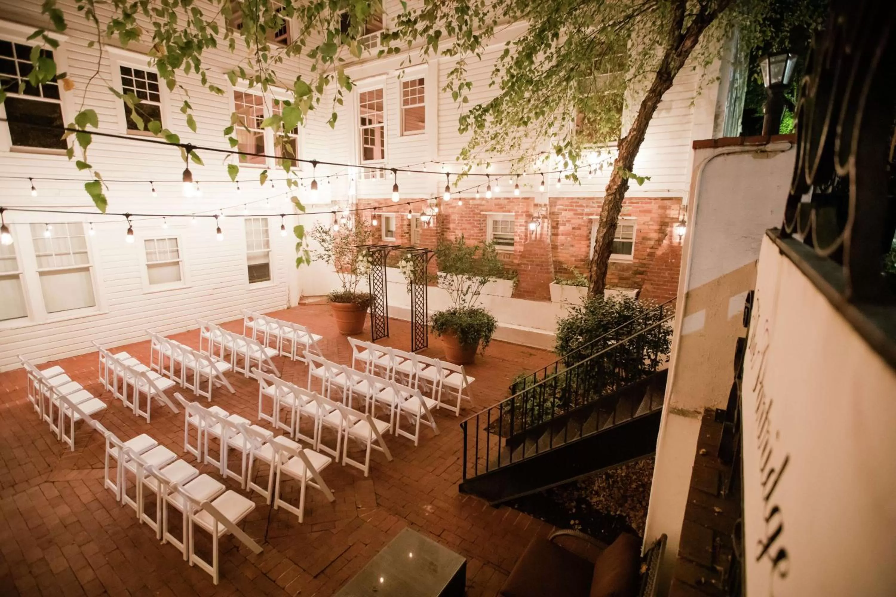 Inner courtyard view in The Partridge Inn Augusta, Curio Collection by Hilton