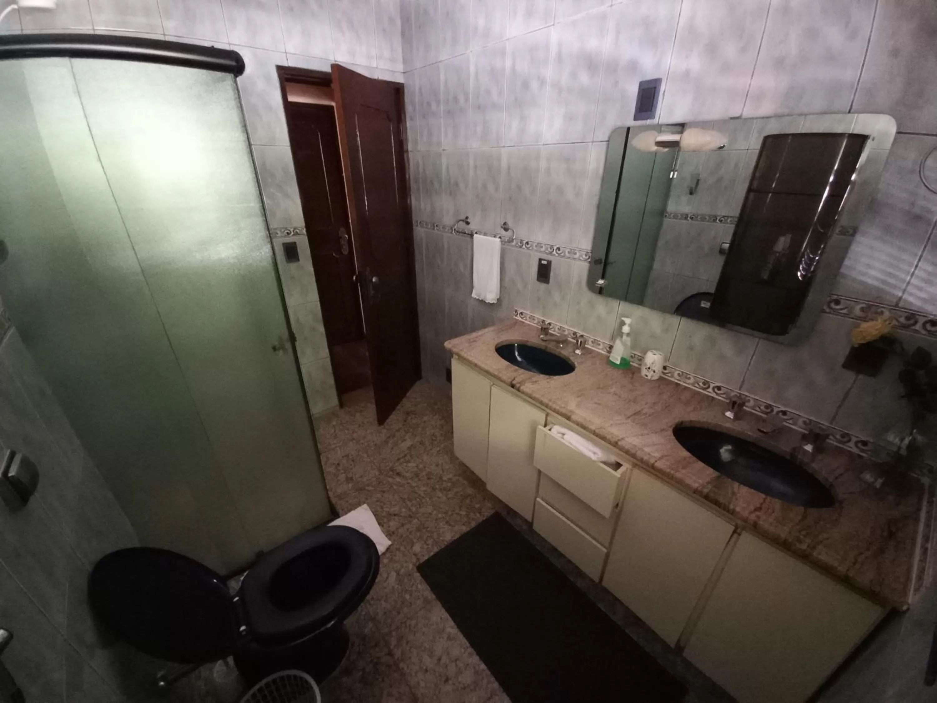 Shower, Bathroom in KzaZendf Cama e Cafe Asa Sul