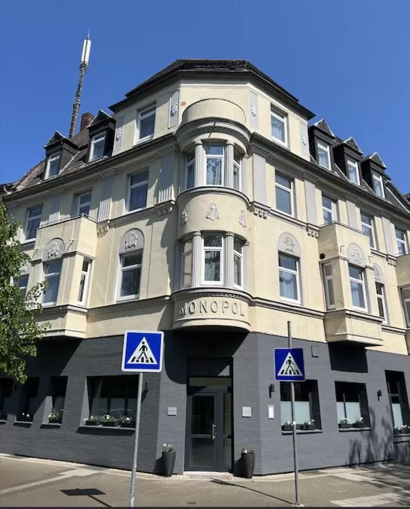 Property Building in Hotel Monopol