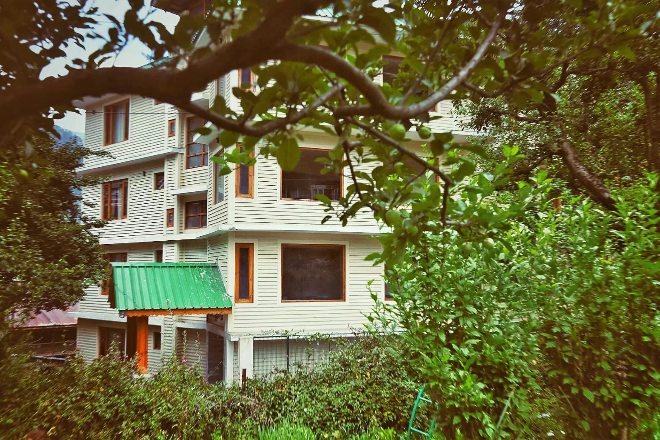 Property building in Hotel Rising Star With Garden With Private Parking Near To Mall Road