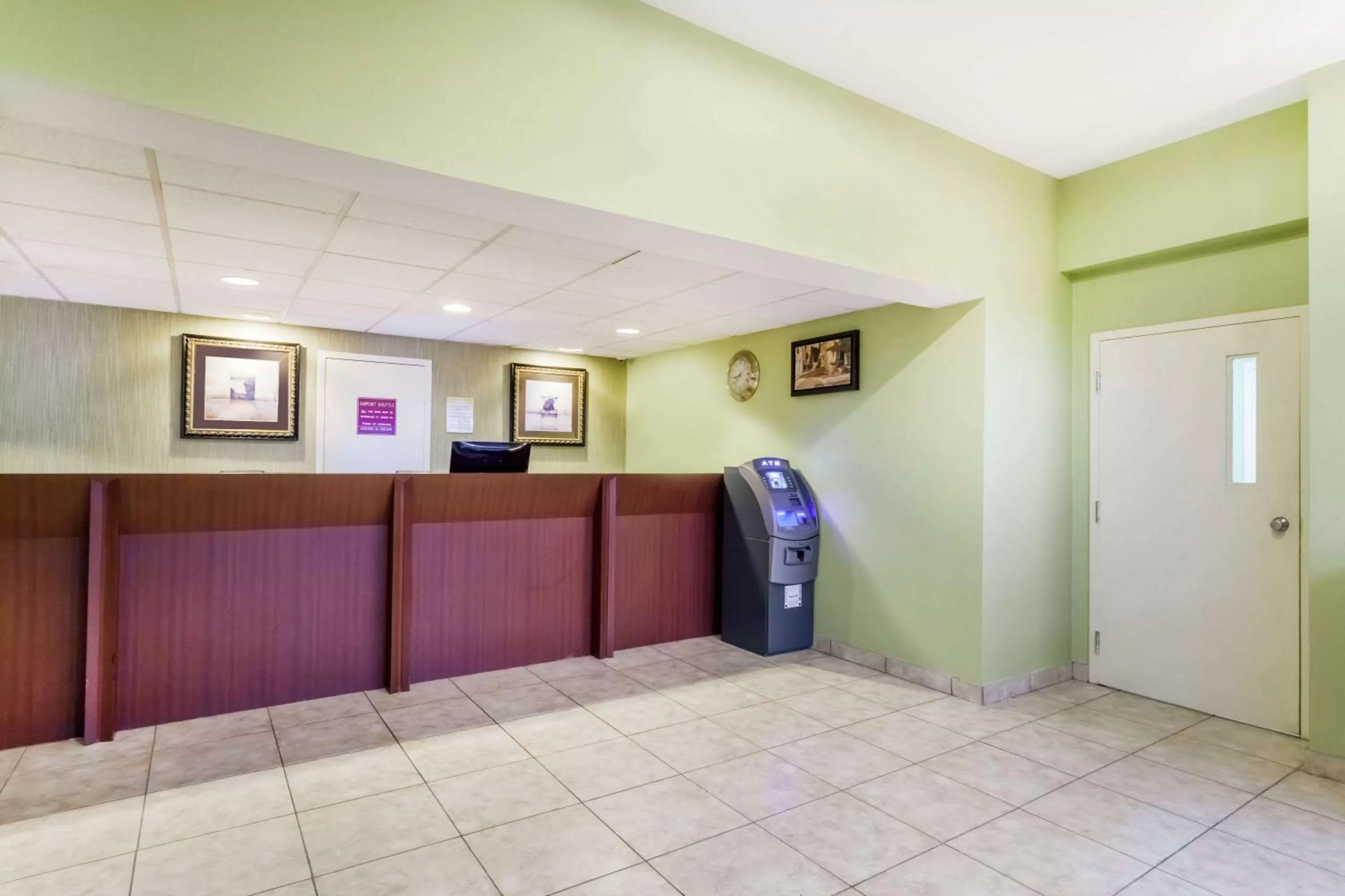 Lobby or reception in Days Inn by Wyndham Windsor Locks / Bradley Intl Airport
