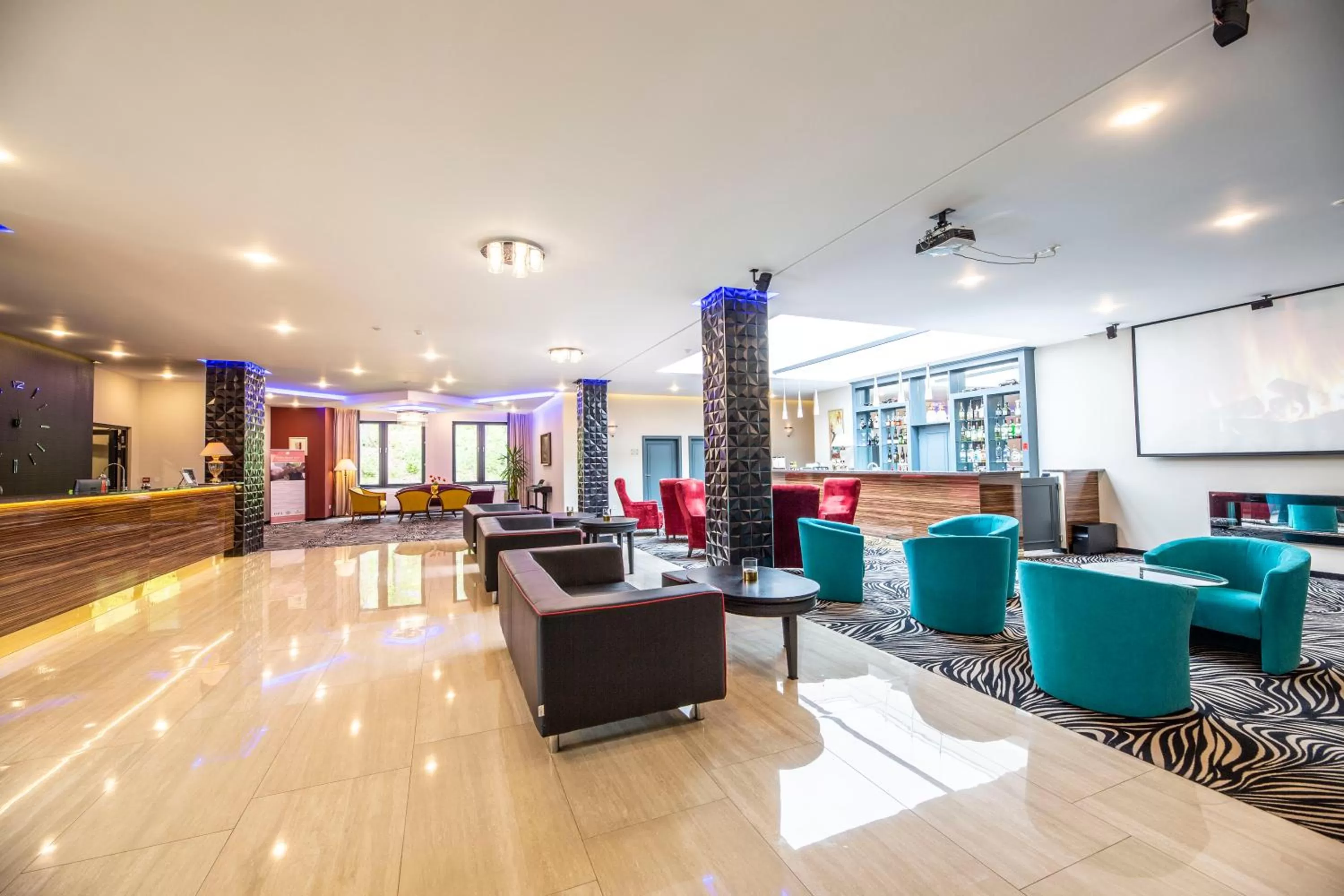 Lobby or reception in Parkhotel Carlsbad Inn