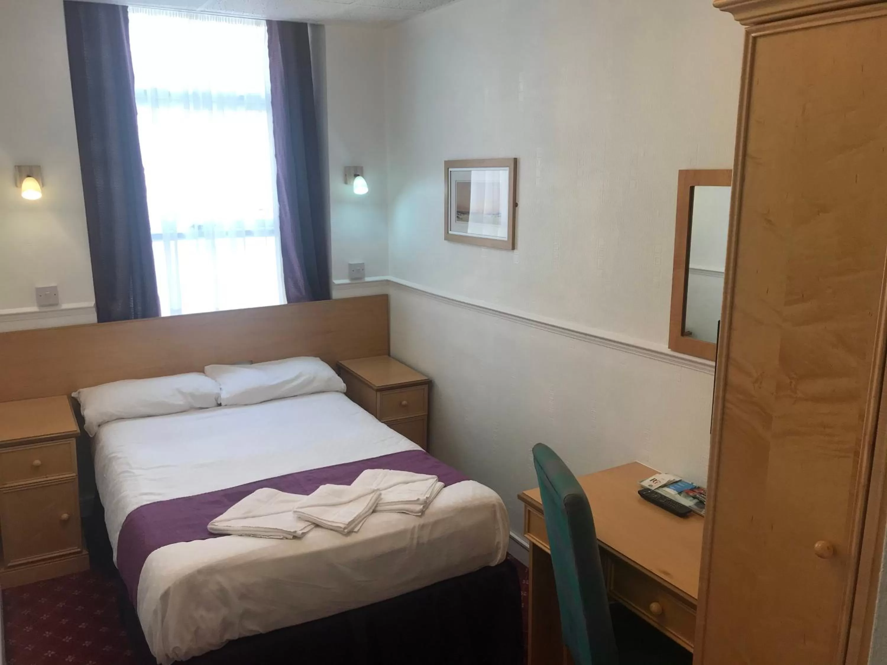 Bedroom, Bed in Balmoral Hotel