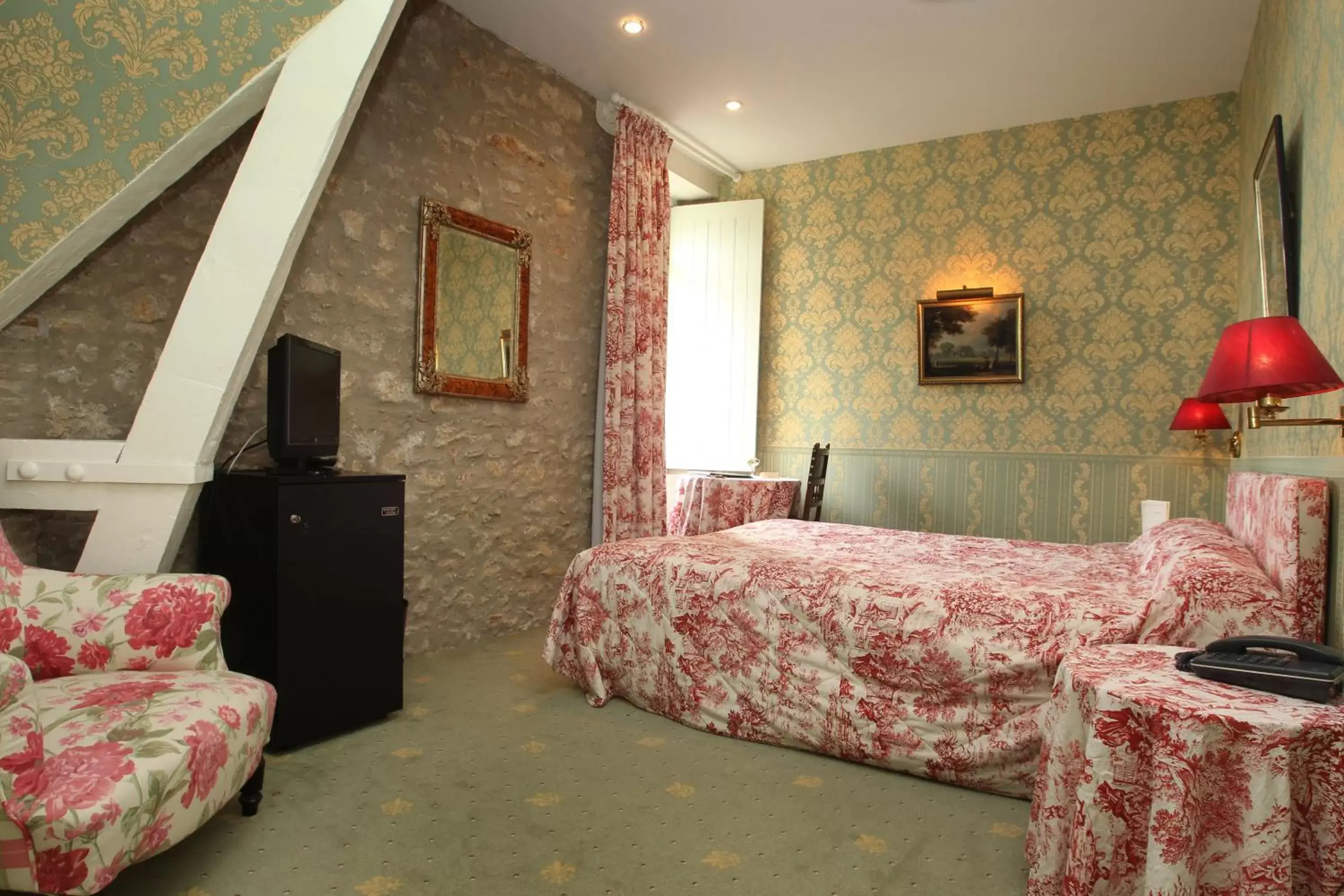 Dauphin Twin Room in Château de la Verie Dauphin Twin Room in Château de la Verie