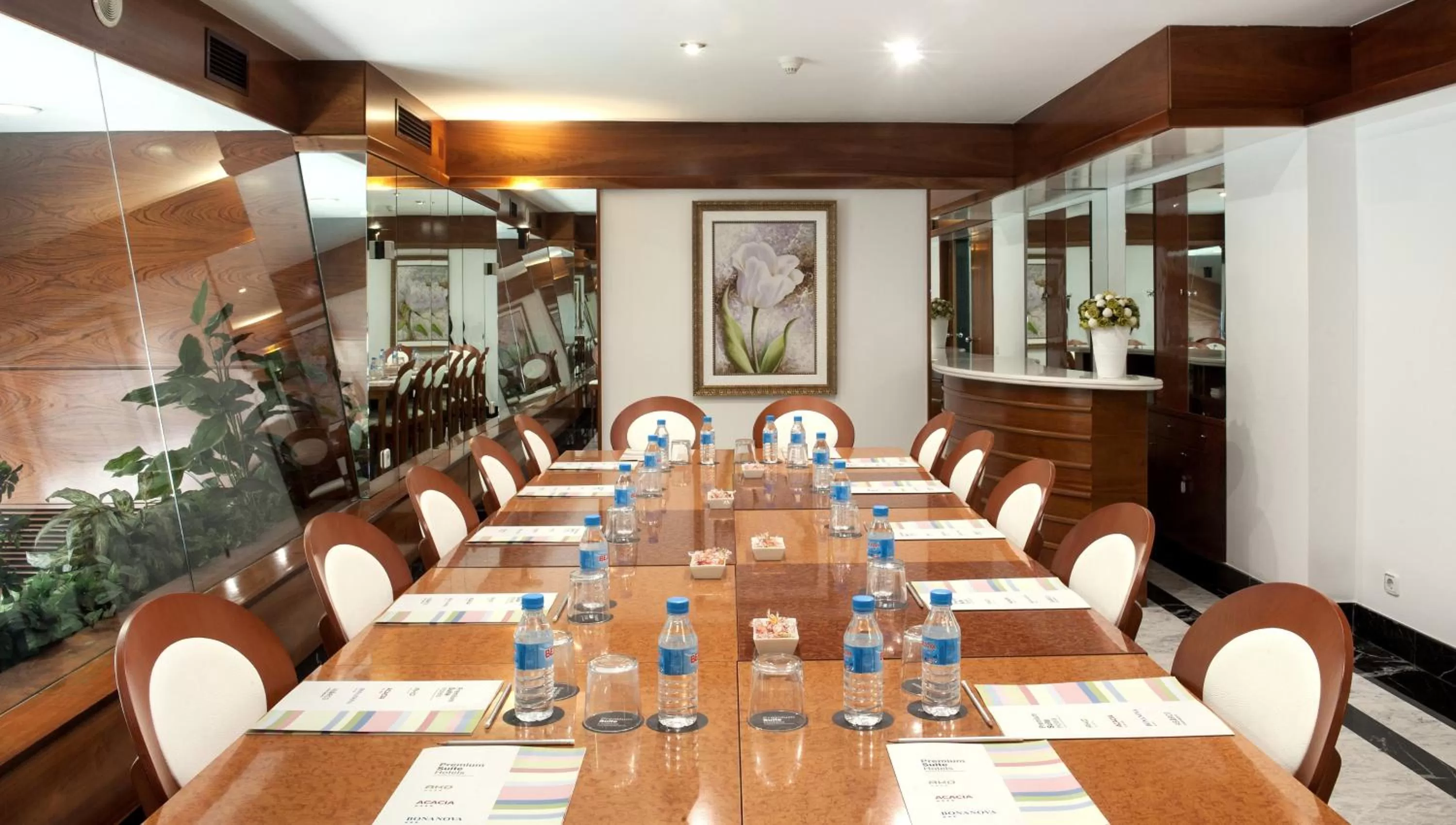 Business facilities in Acacia Suite