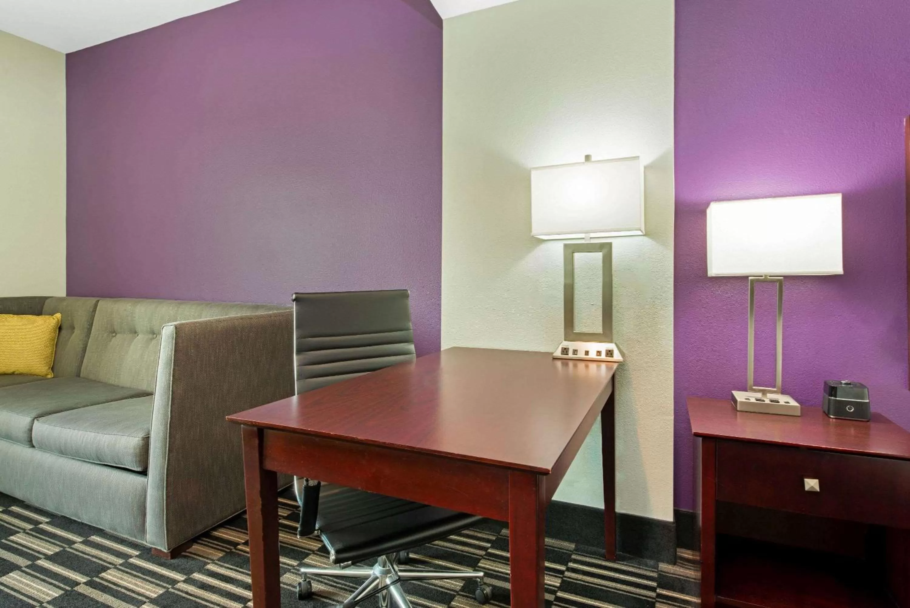 Photo of the whole room in La Quinta by Wyndham Bridge City-Orange