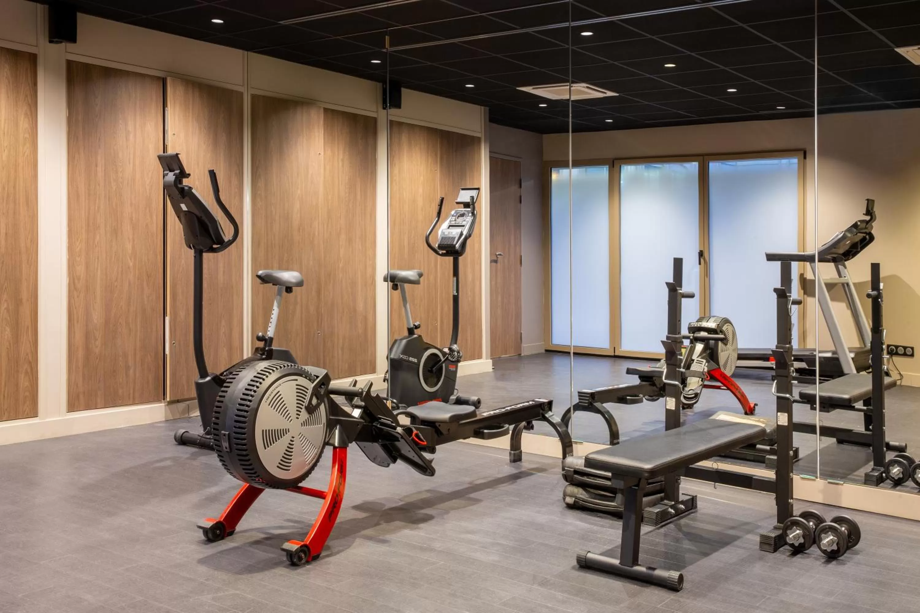 Fitness centre/facilities in Best Western Plus Le Conquerant Rouen Nord