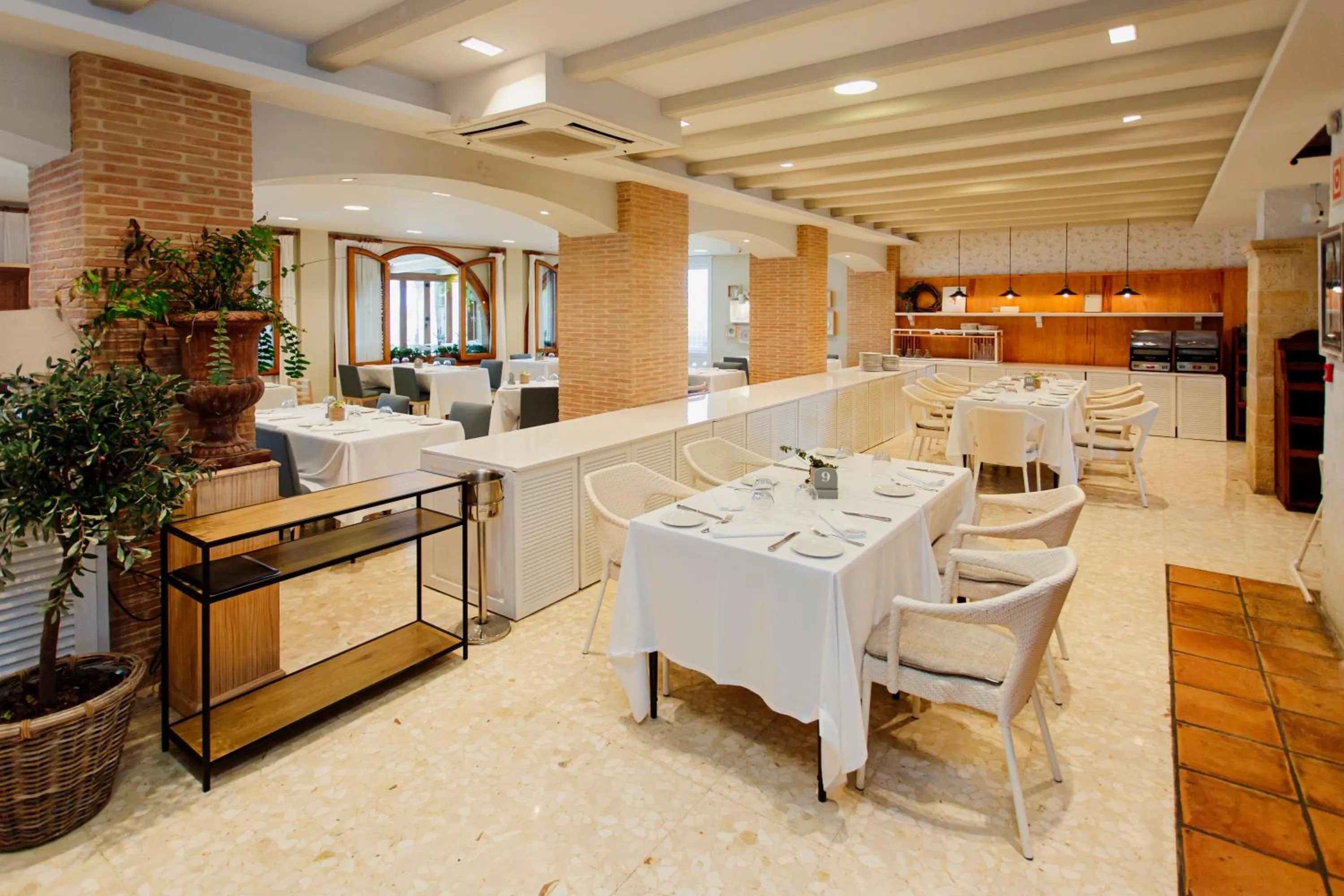 Restaurant/places to eat in Hotel Los Ángeles Denia