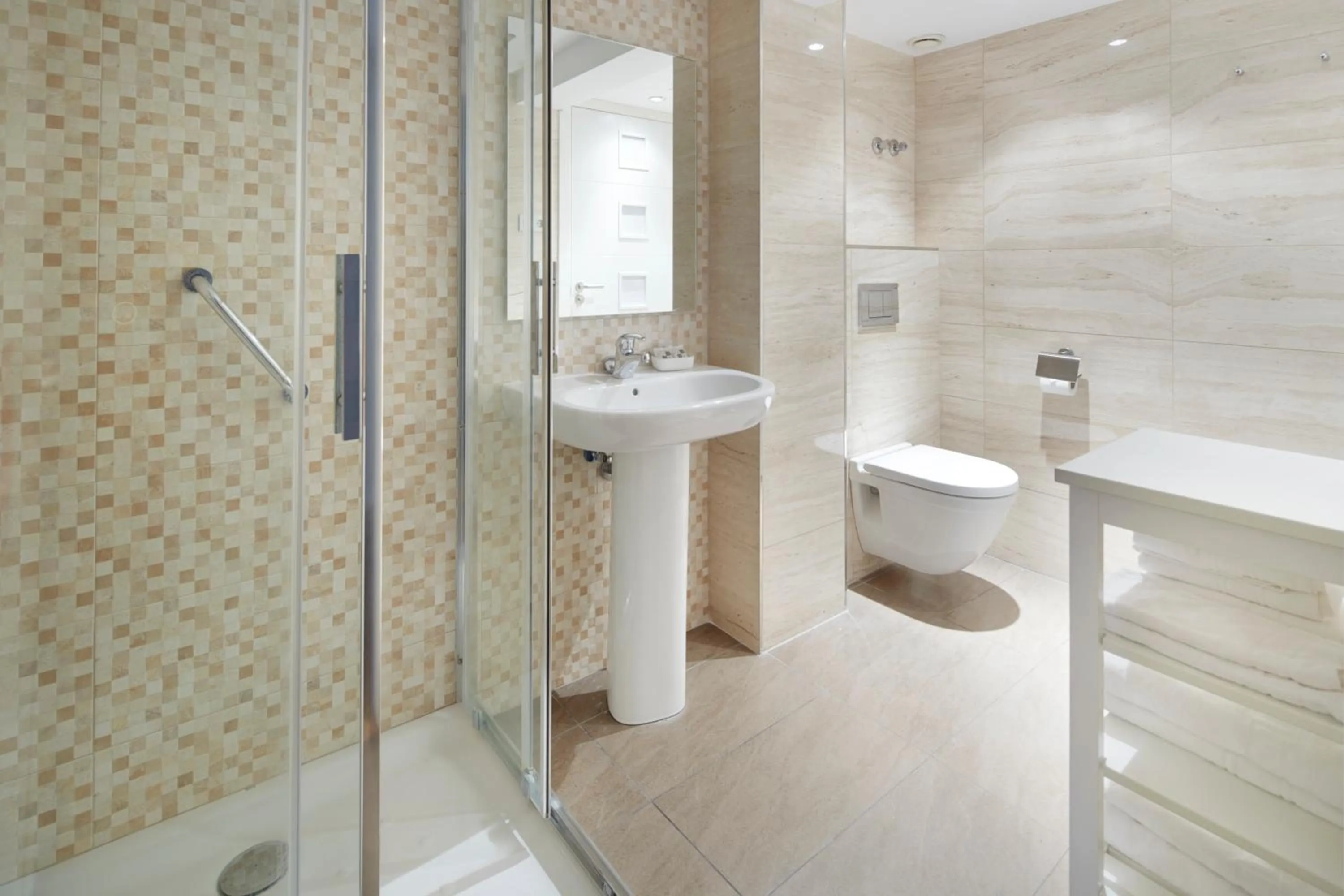 Bathroom in Hotel Olatu