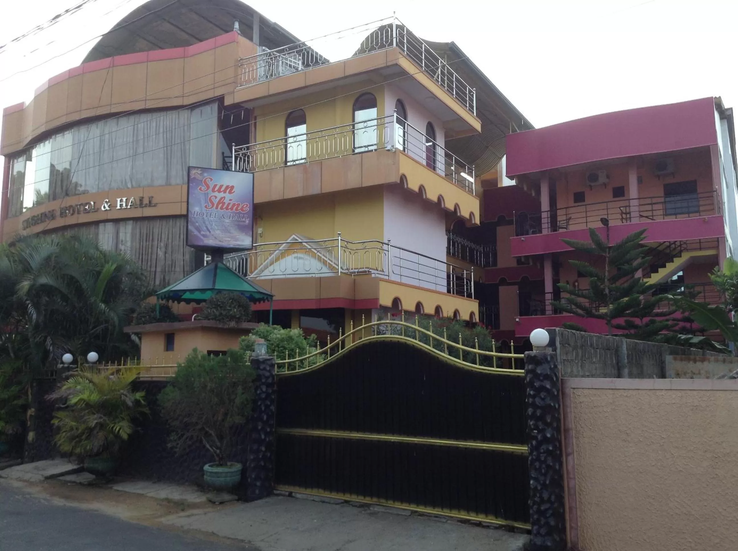 Facade/entrance in Sunshine Hotel