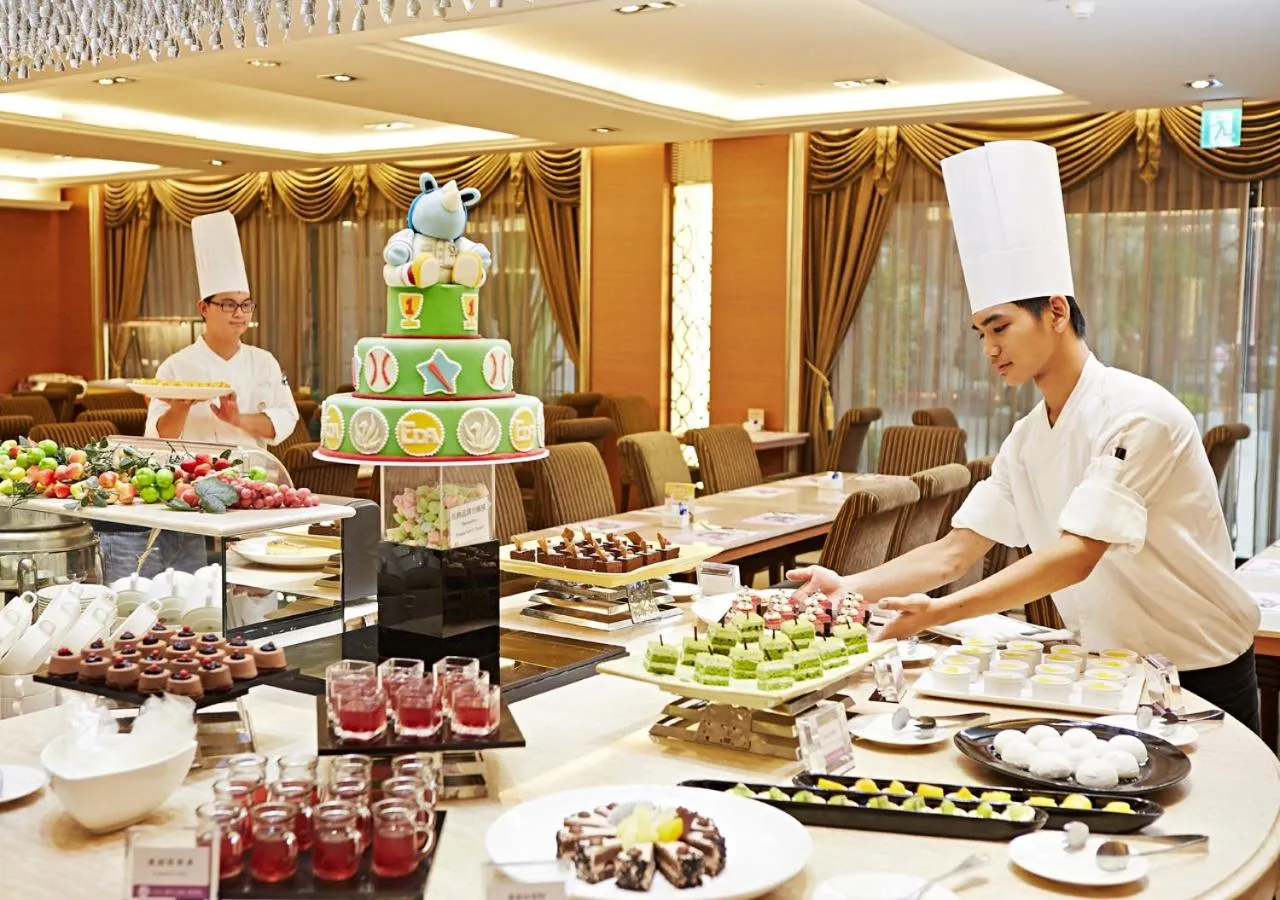 Restaurant/places to eat in E-DA Skylark Hotel