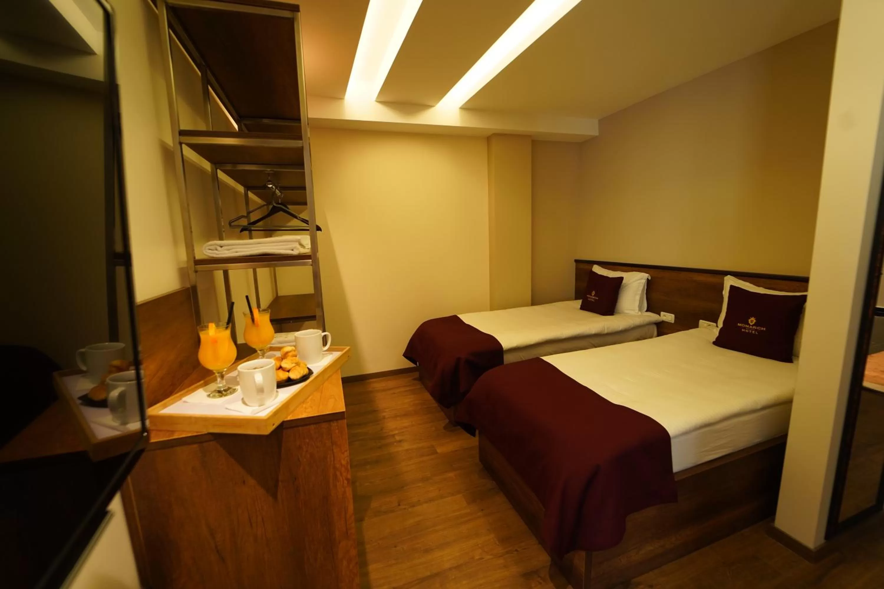 Bedroom, Bed in Monarch Hotel