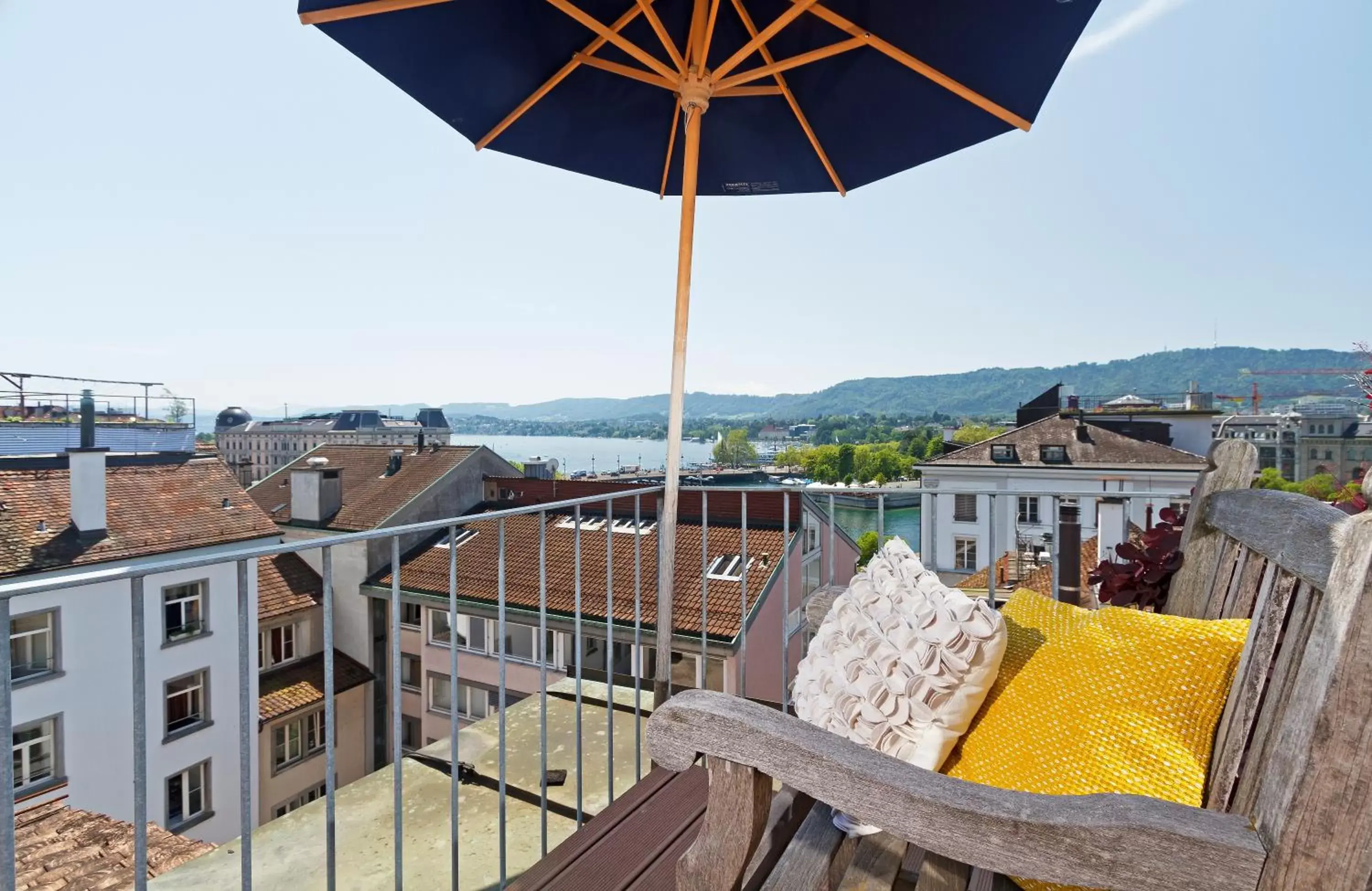 Junior Suite with Terrace and Lake View in Hotel Rössli Junior Suite with Terrace and Lake View in Hotel Rössli