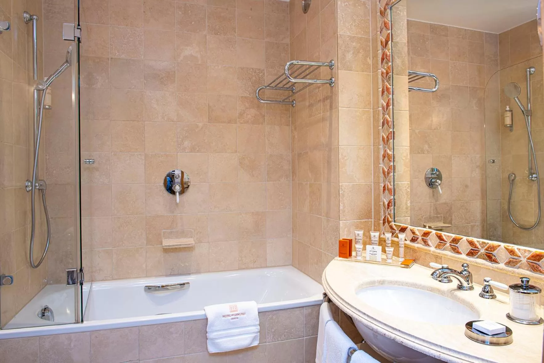 Bathroom in Hôtel Les Armures