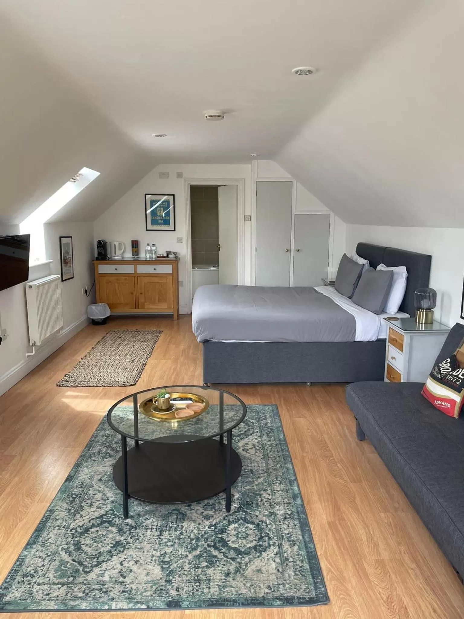 Photo of the whole room, Bed in The Cherry Tree