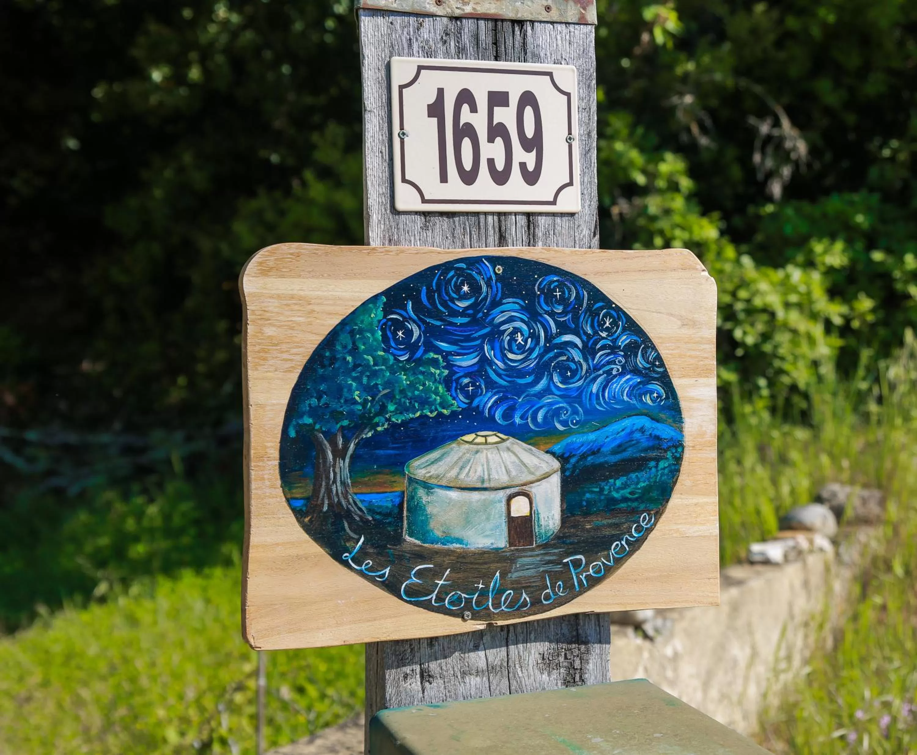 Property logo or sign in Les Yourtes de Provence