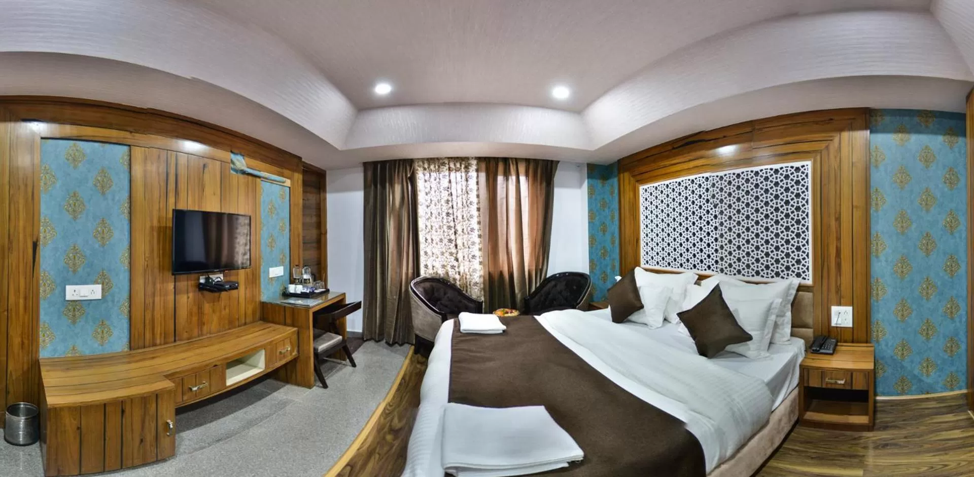 Communal lounge/ TV room in Hotel The Montreal