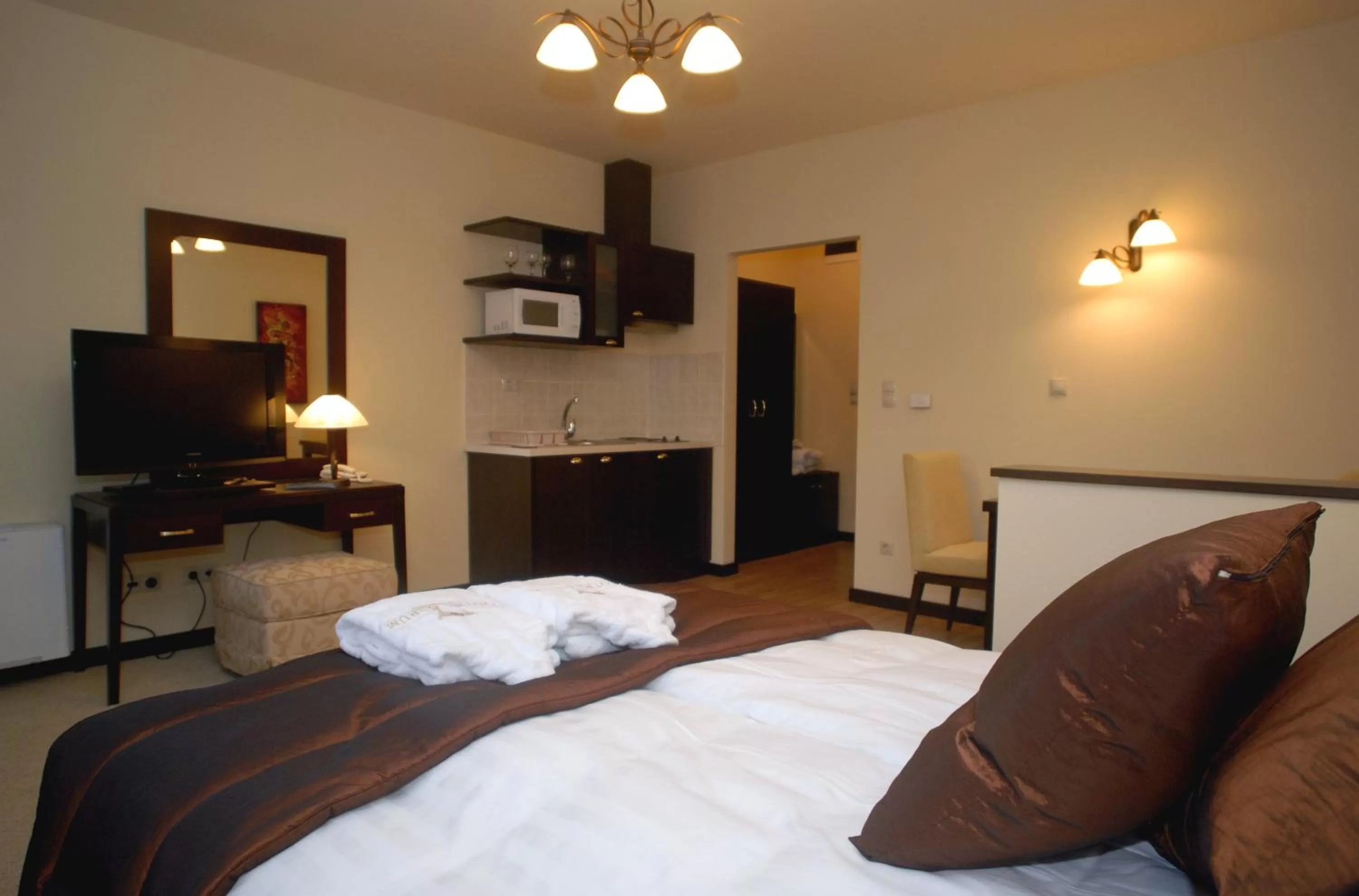 Photo of the whole room, Bed in Hotel Aurum