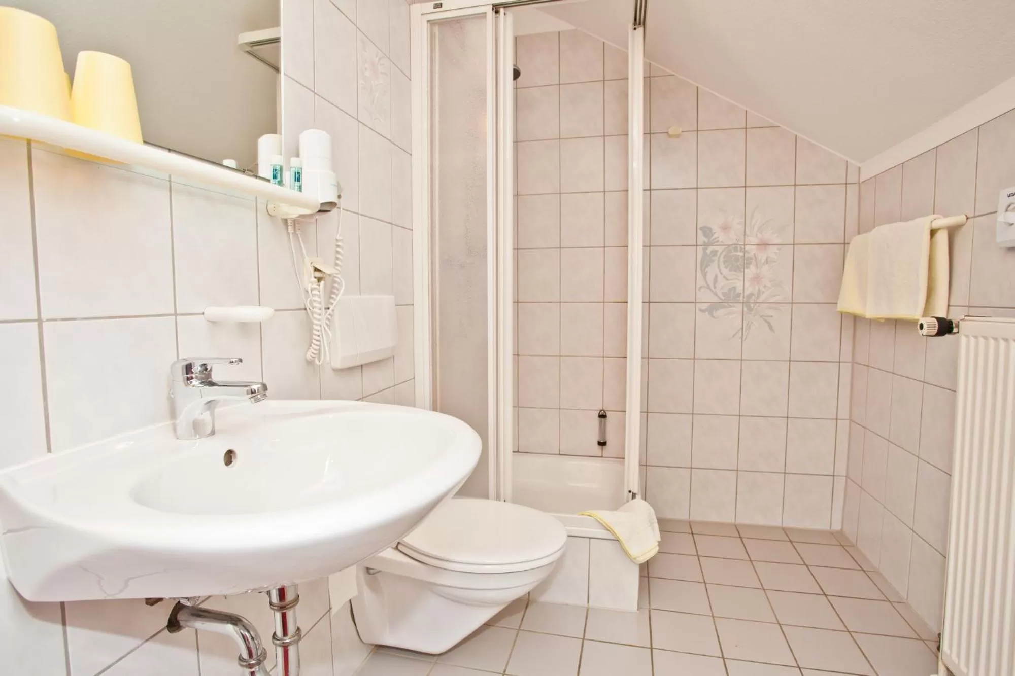 Bathroom in Frühstückshotel Landgasthof Kramer