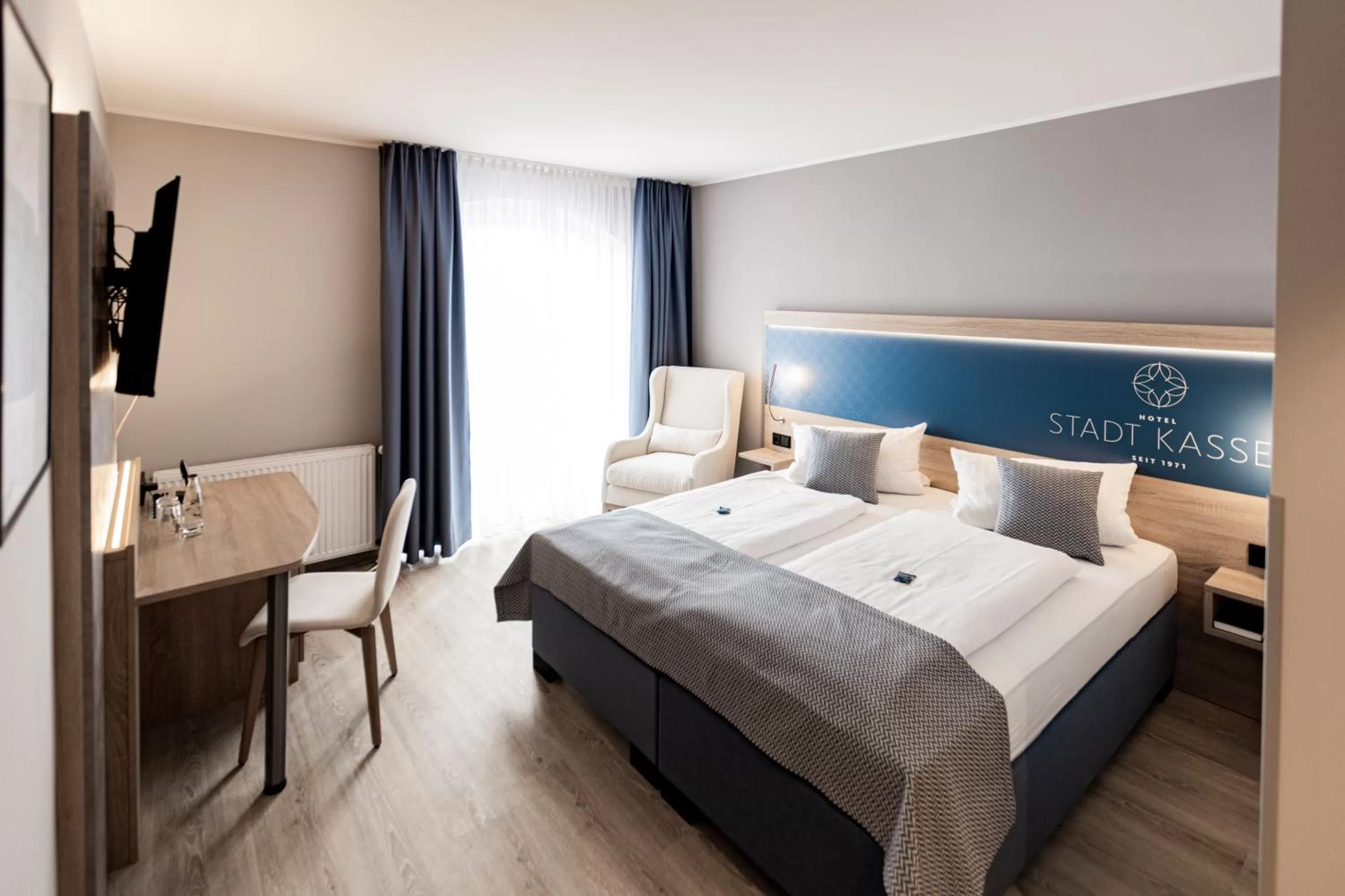 Photo of the whole room, Bed in Hotel Stadt Kassel