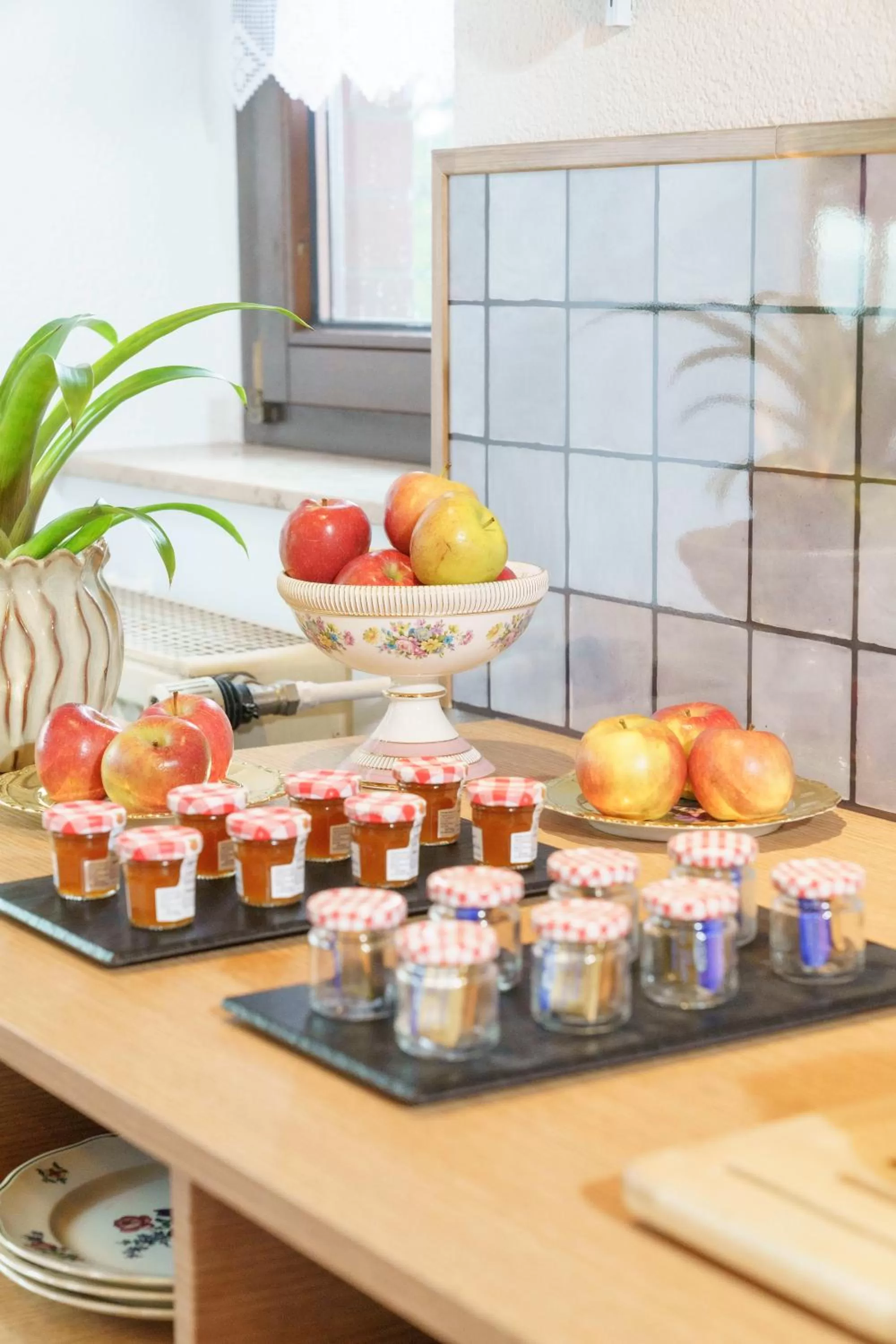 Breakfast in Tante ALMA's Bonner Hotel