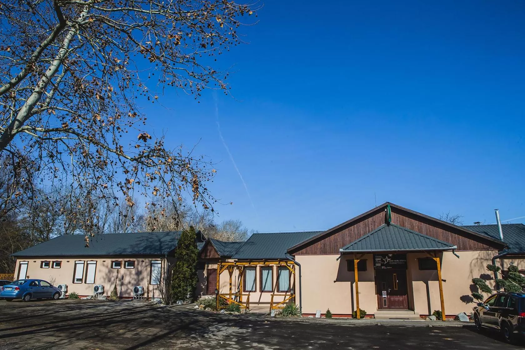 Facade/entrance, Property Building in Sztár Motel Étterem