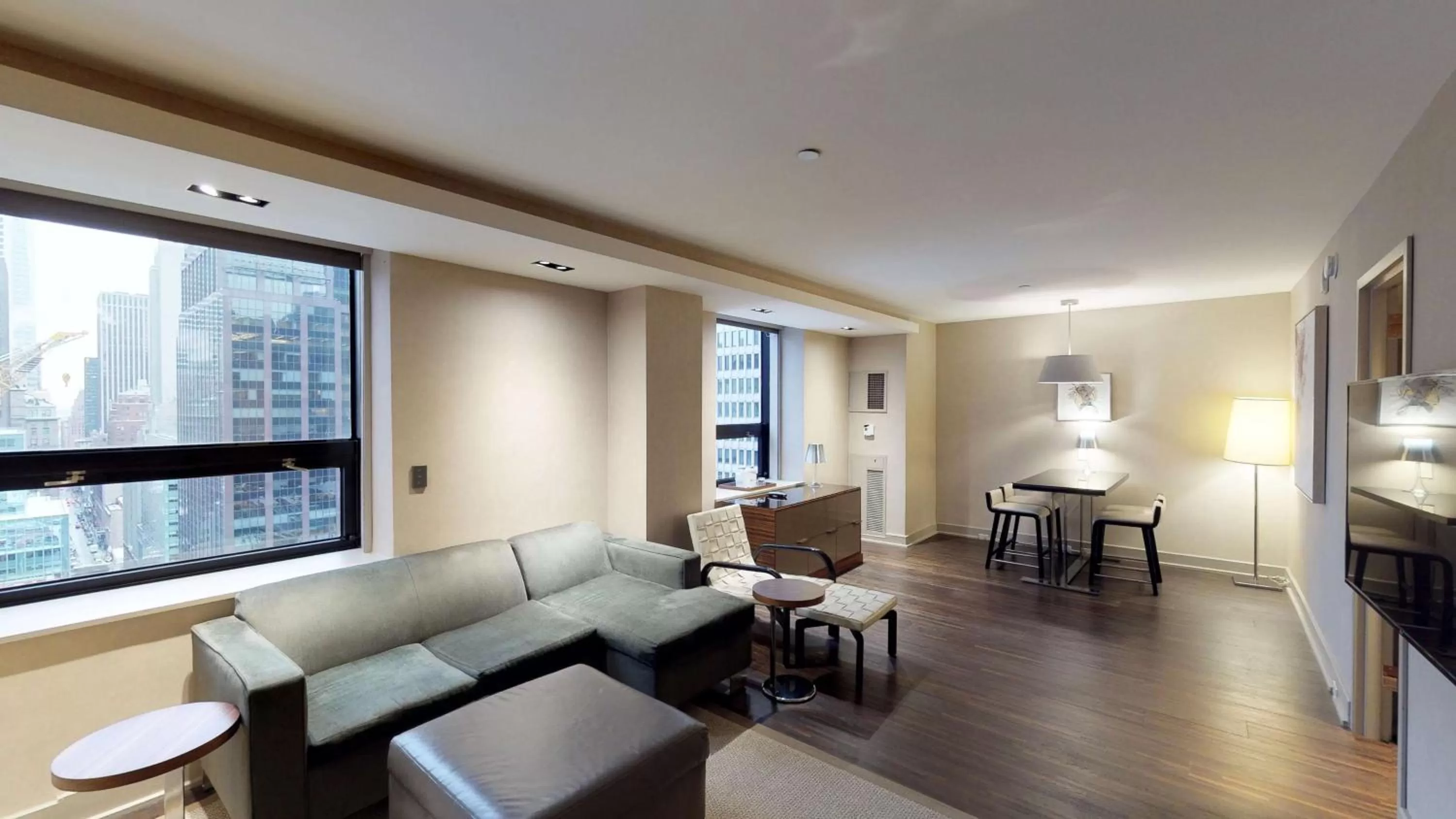 Photo of the whole room in Hyatt Grand Central New York