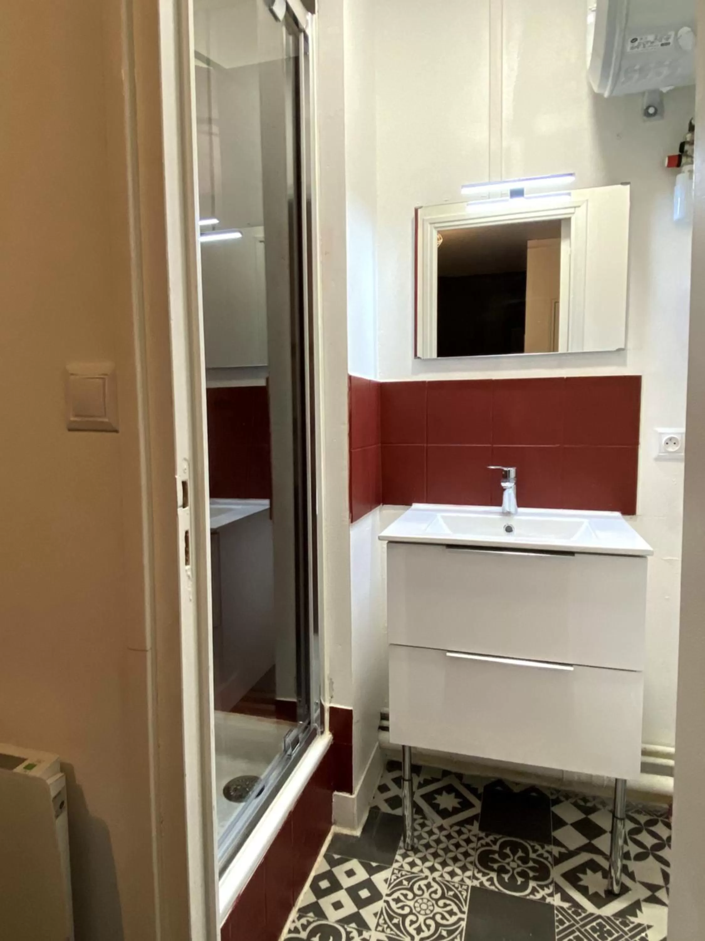 Shower in Lh Rooms Location