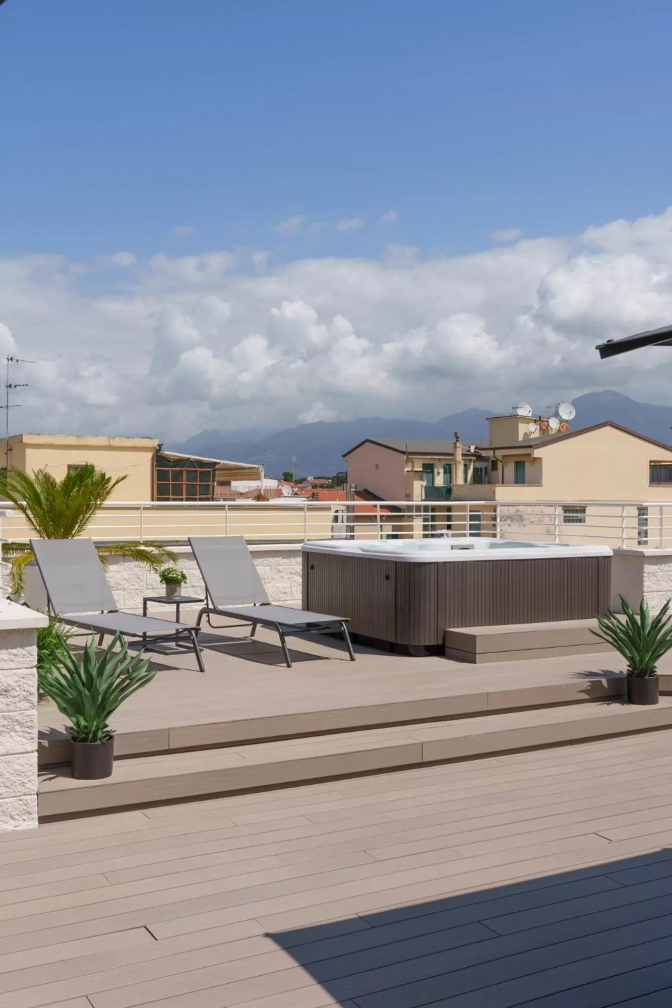 Hot Tub in Vi Suites