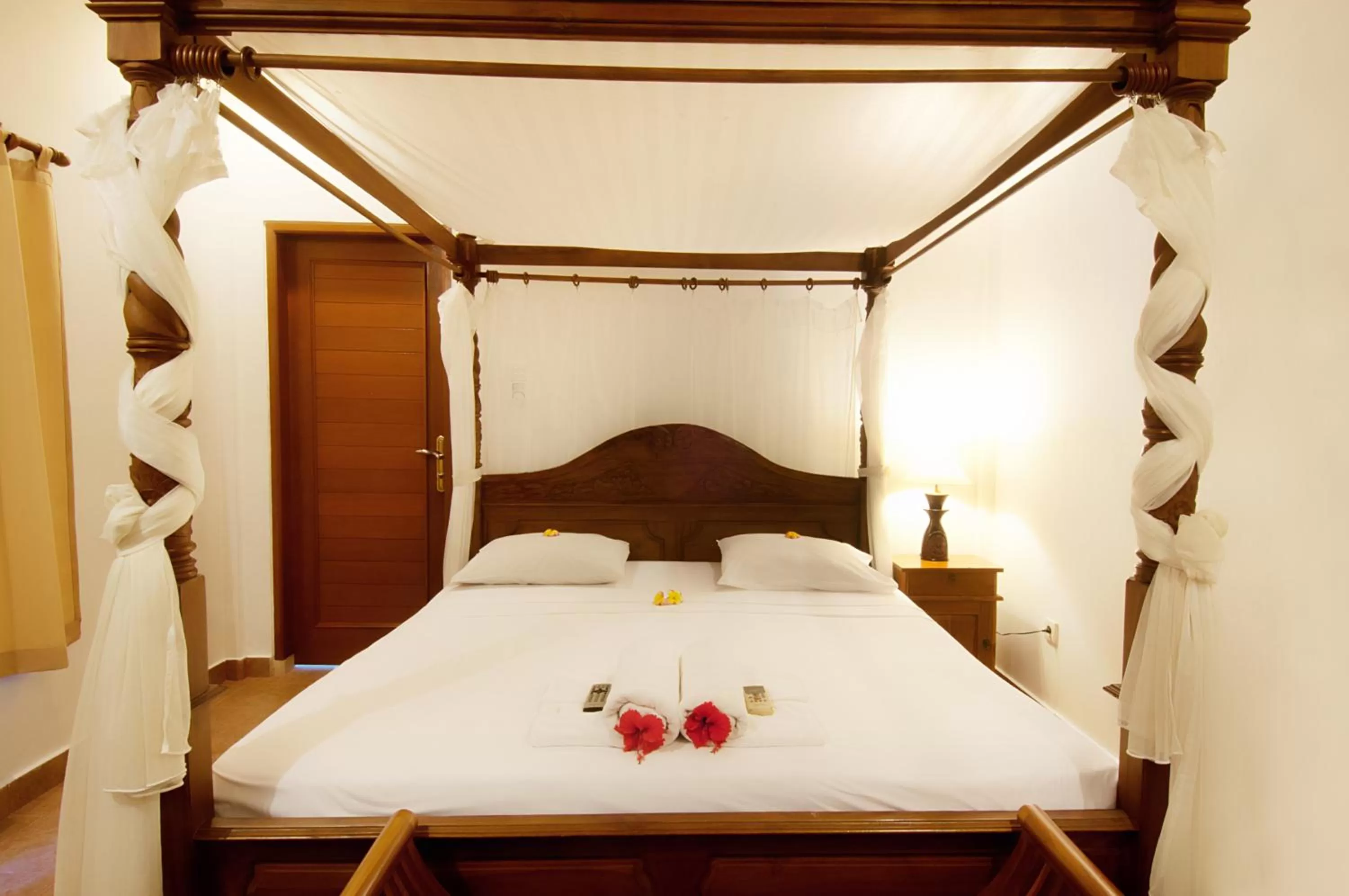 Photo of the whole room, Bed in Kusnadi Hotel