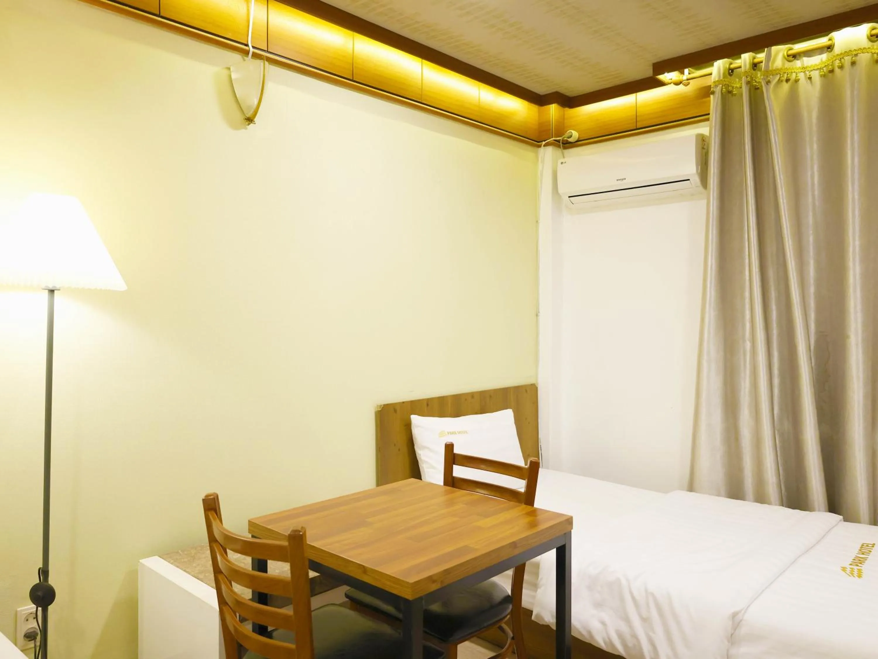 Bed in Goodstay Andong Park Hotel