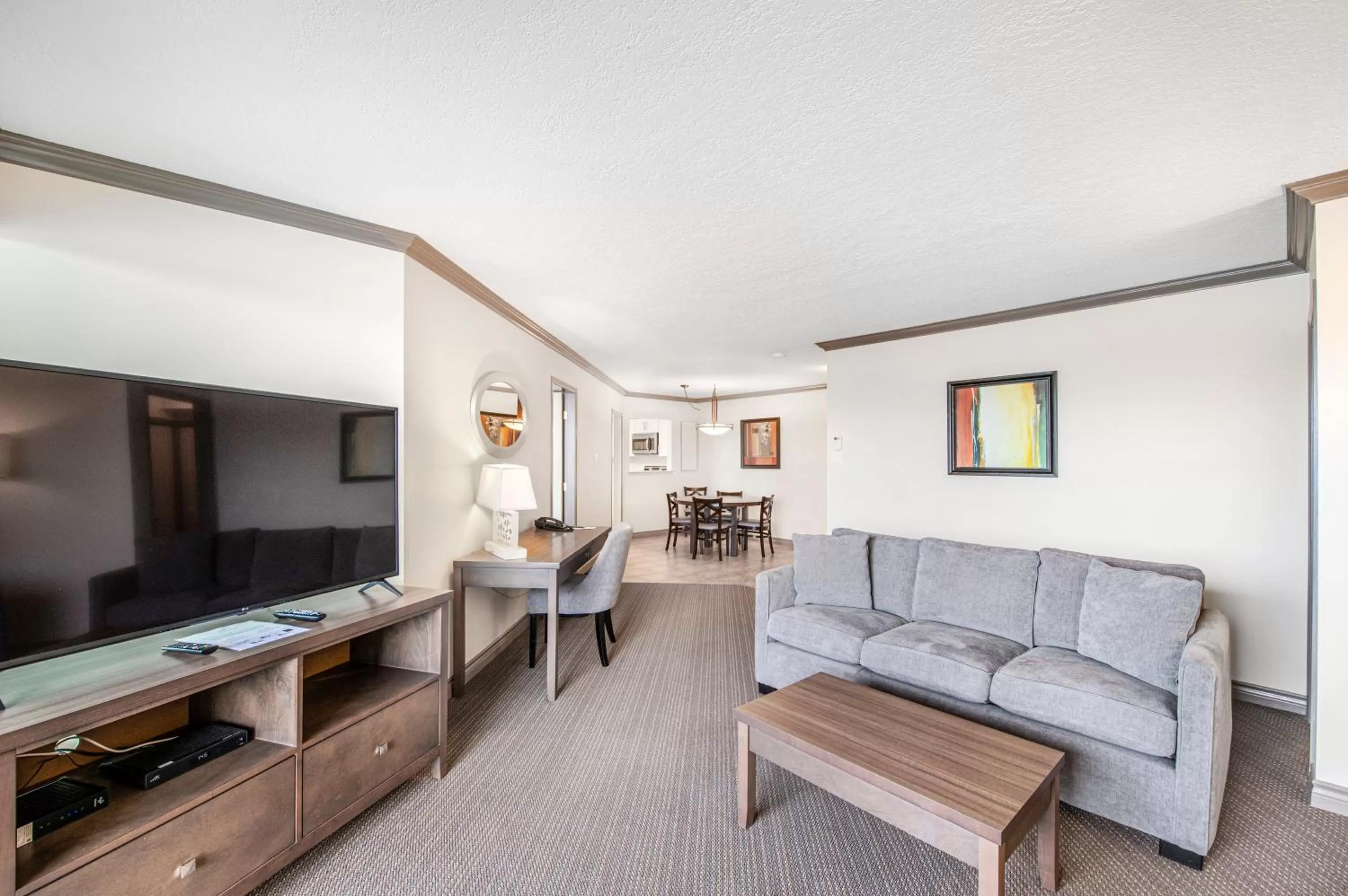 TV and multimedia in Victoria Regent Waterfront Hotel & Suites