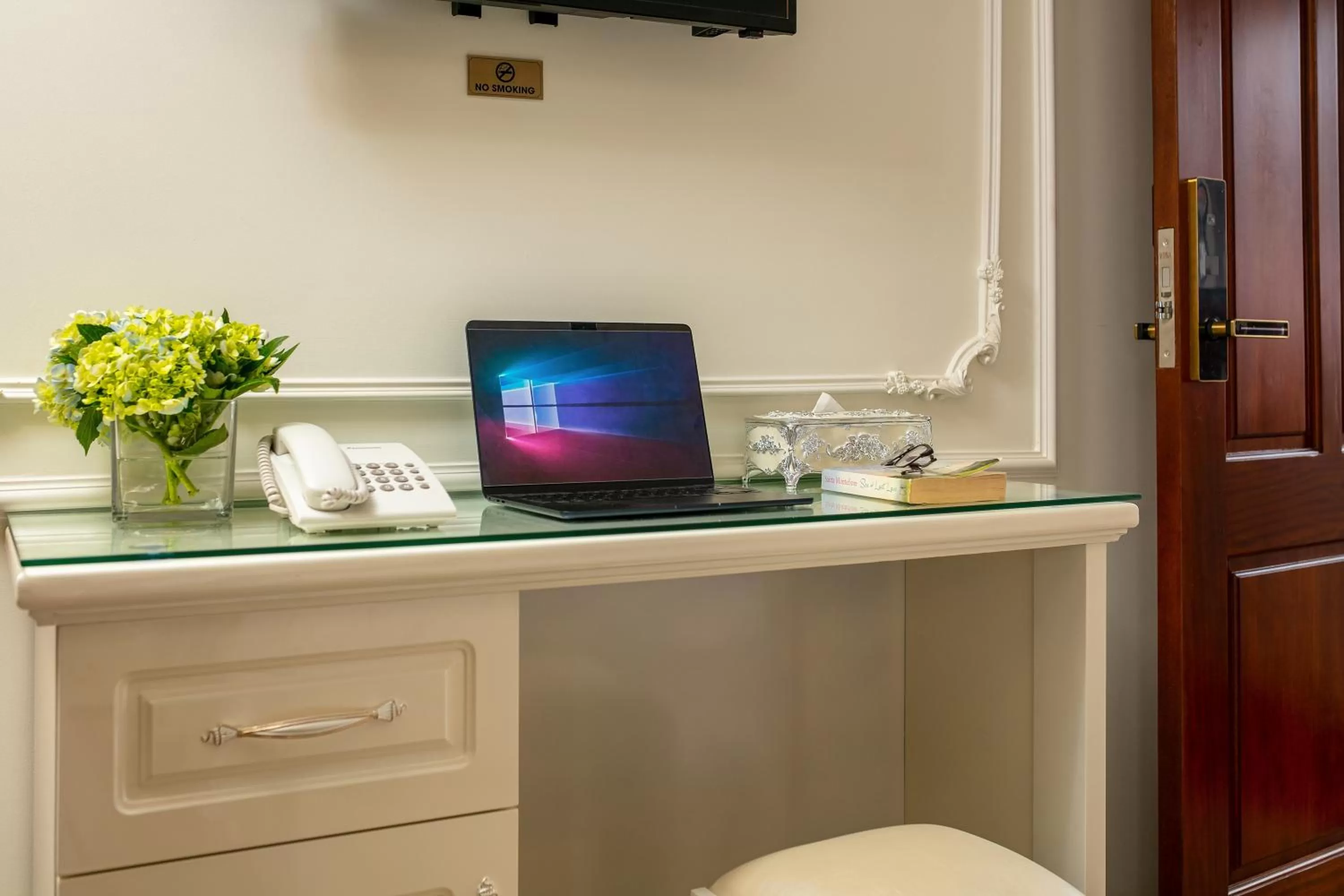 TV and multimedia in Tunger Grand Hotel