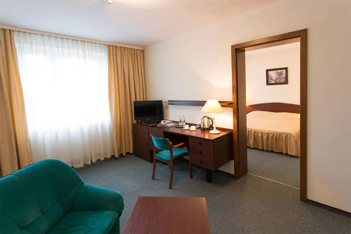 Living room, Bed in Hotel IOR