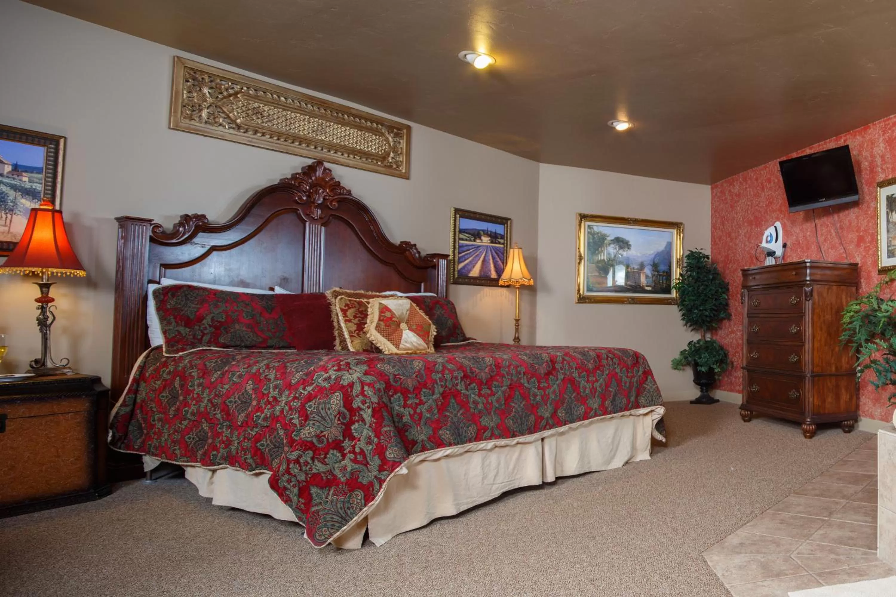 Deluxe Suite with Spa Bath in Hotel J Green Bay