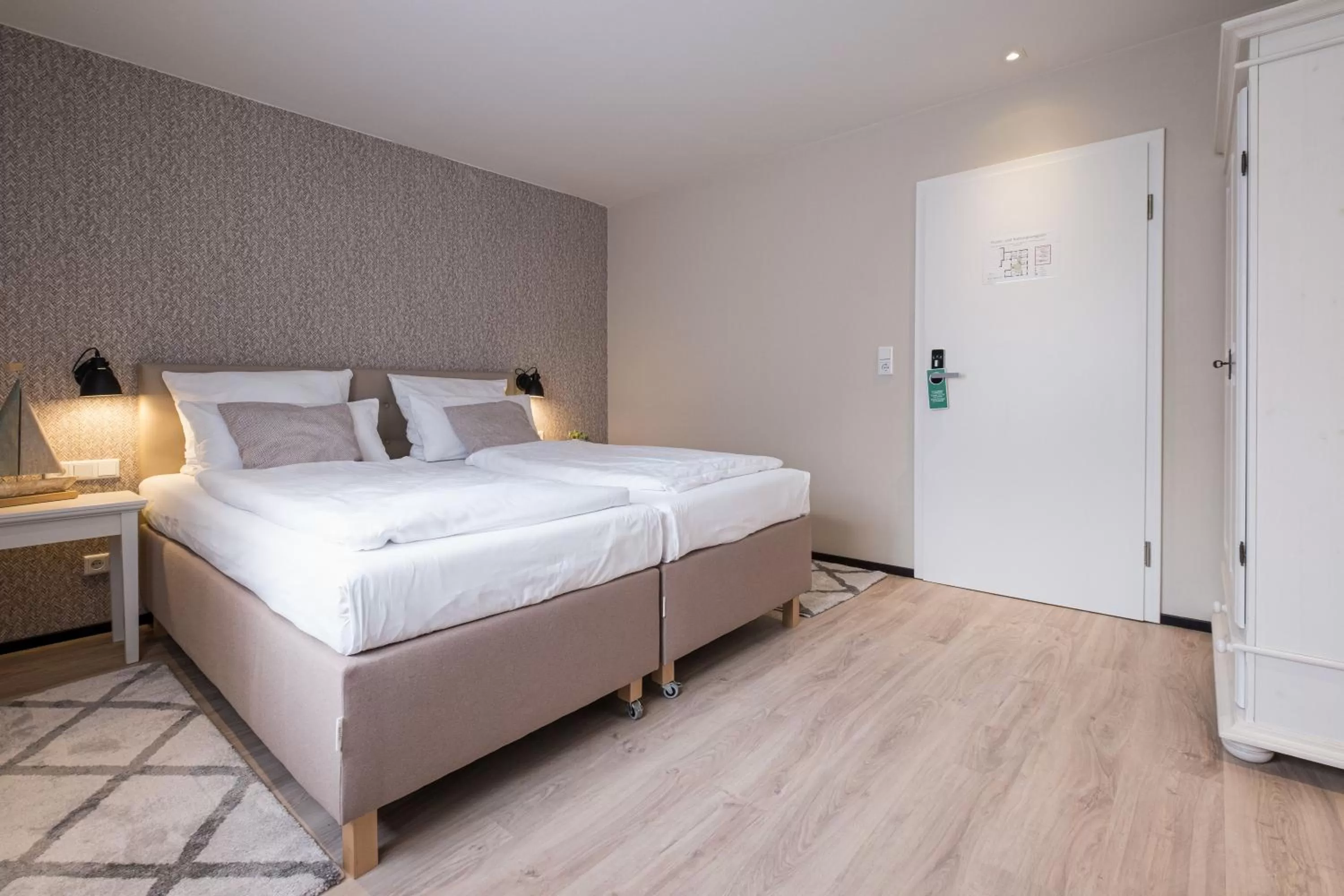 Photo of the whole room, Bed in Eichhorns