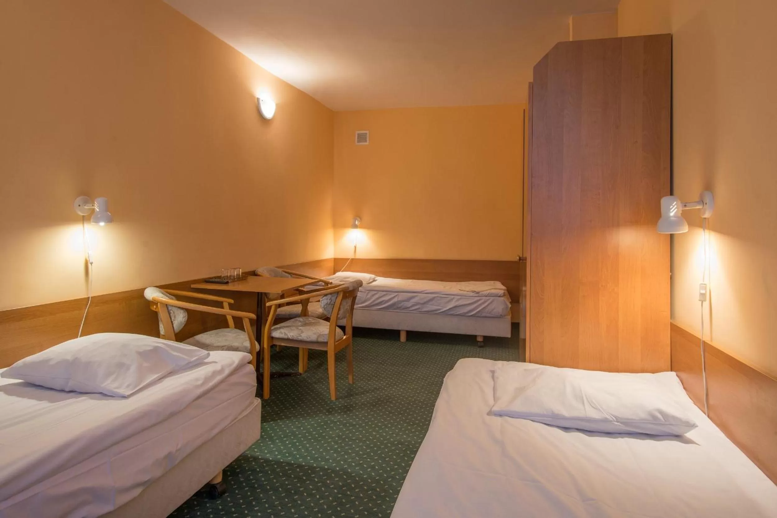 Photo of the whole room, Bed in Hotel ROK