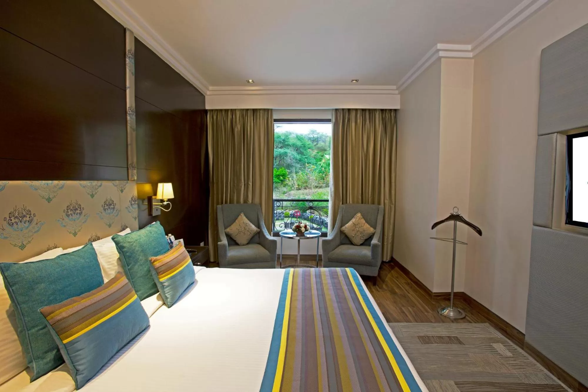 Bedroom, Bed in Golden Tulip Chandigarh, Panchkula