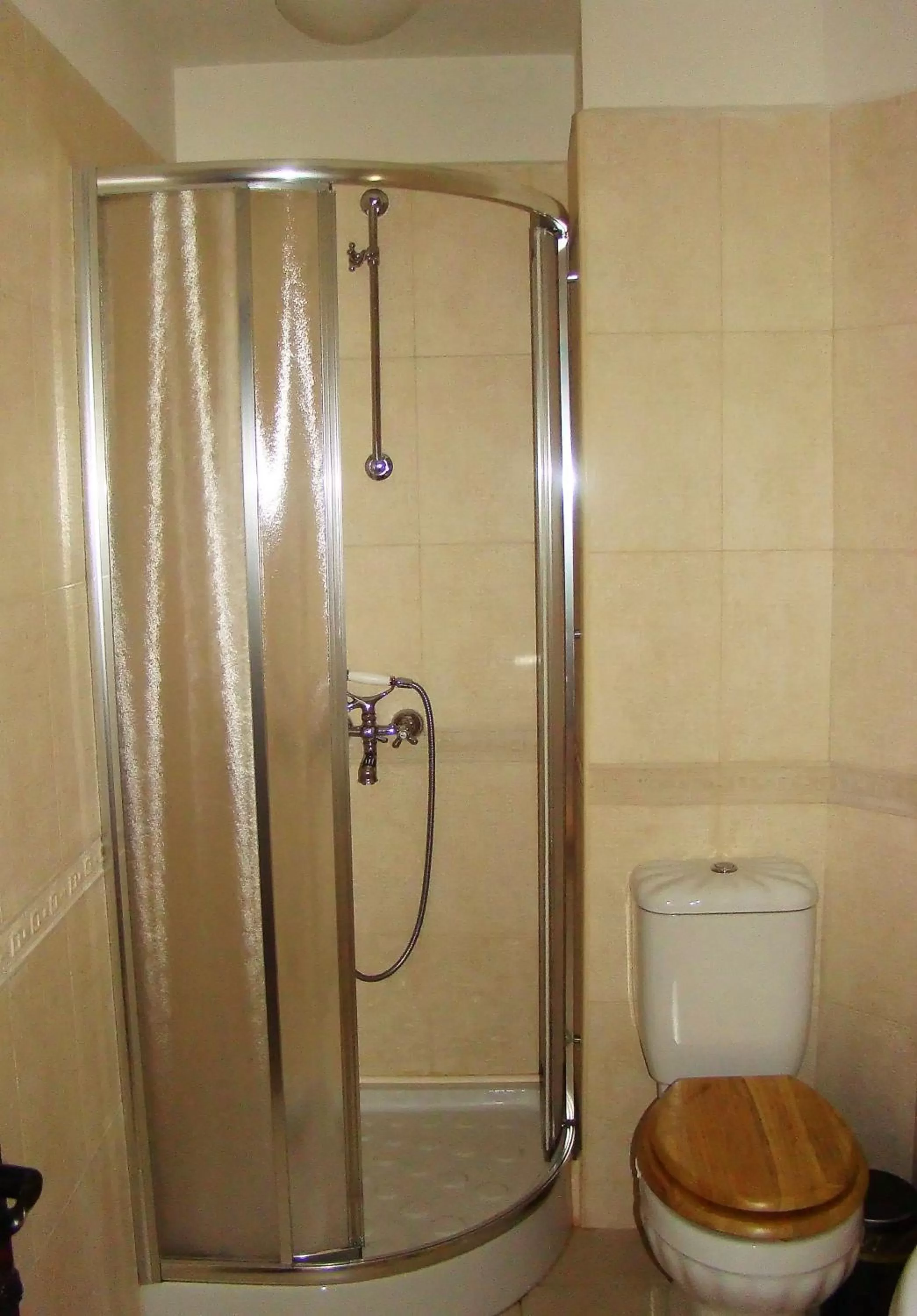 Bathroom in Djudjeva Kyshta Hotel