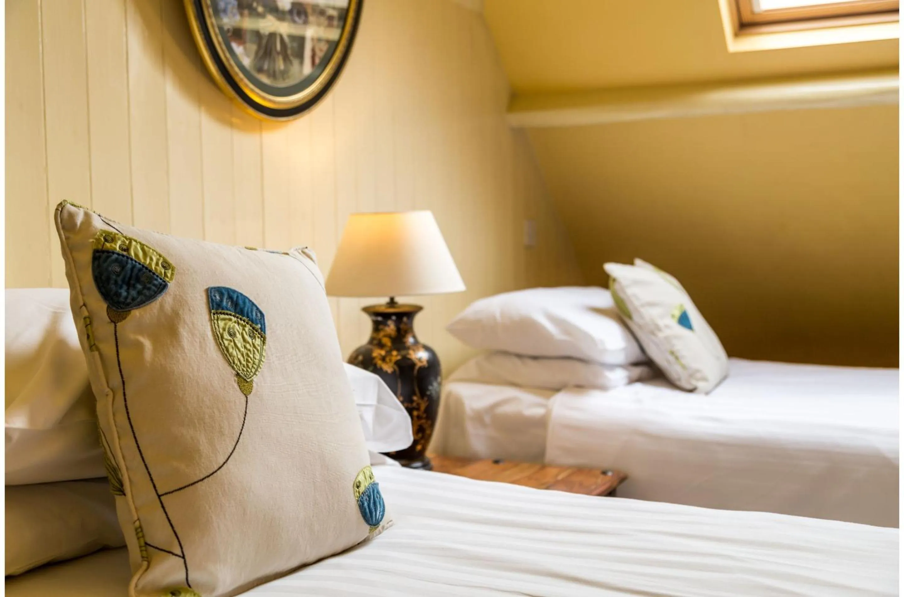 Bedroom, Bed in Orestone Manor