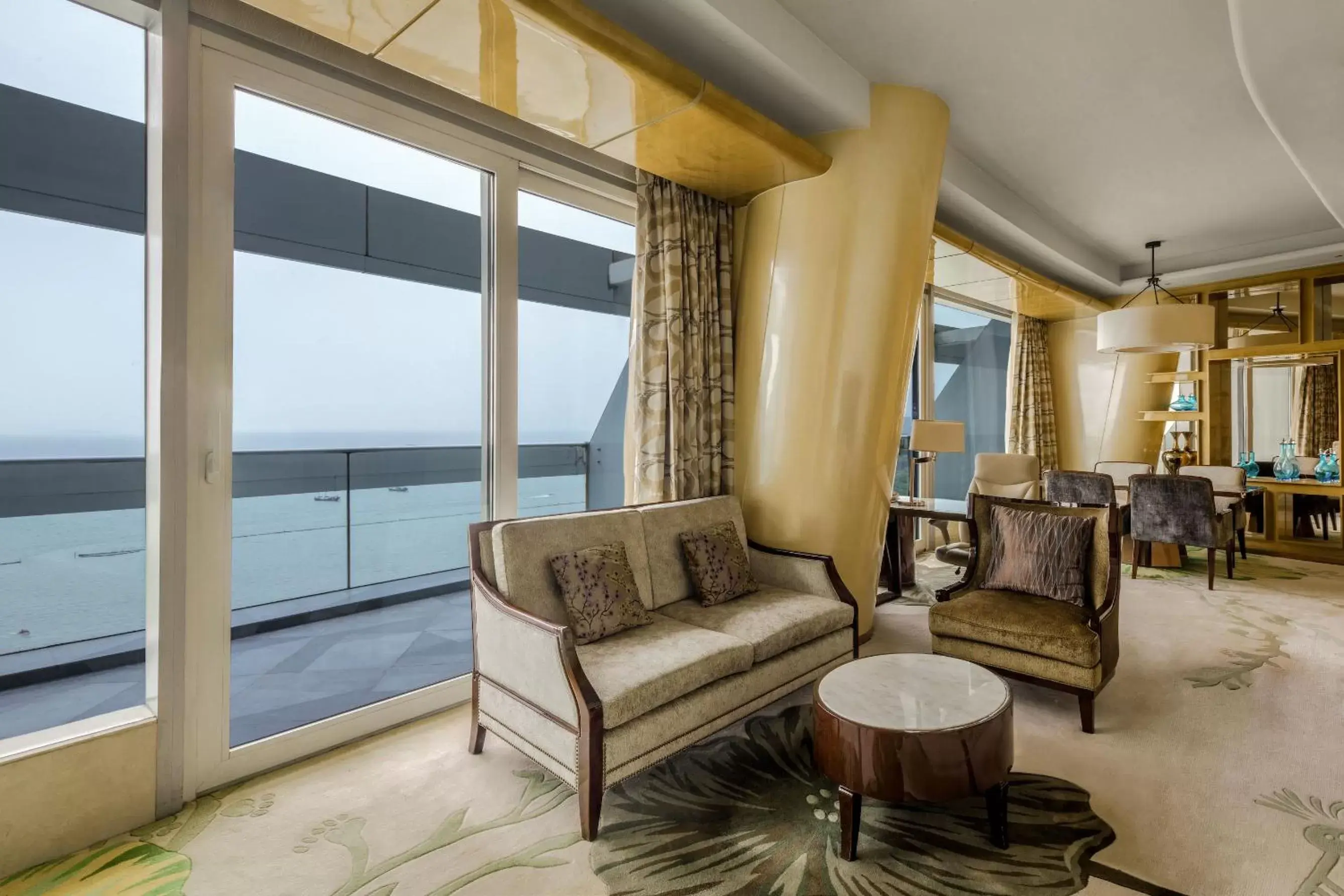 One-Bedroom Bi-Level Suite with Lake View in Sheraton Huzhou Taihu Lake Hot Spring Resort & Spa One-Bedroom Bi-Level Suite with Lake View in Sheraton Huzhou Taihu Lake Hot Spring Resort & Spa