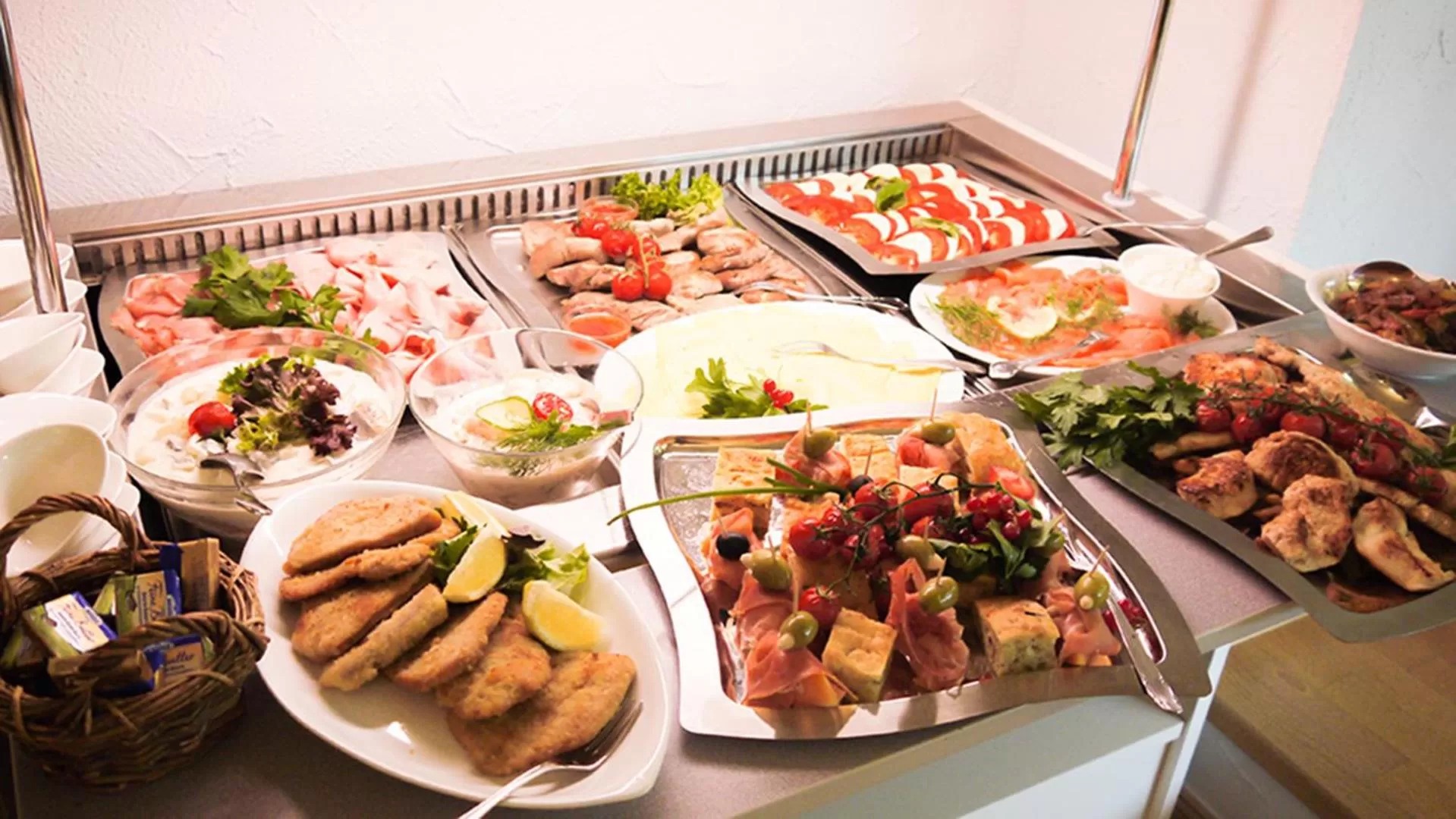 Food and drinks in Hotel Krone am Park