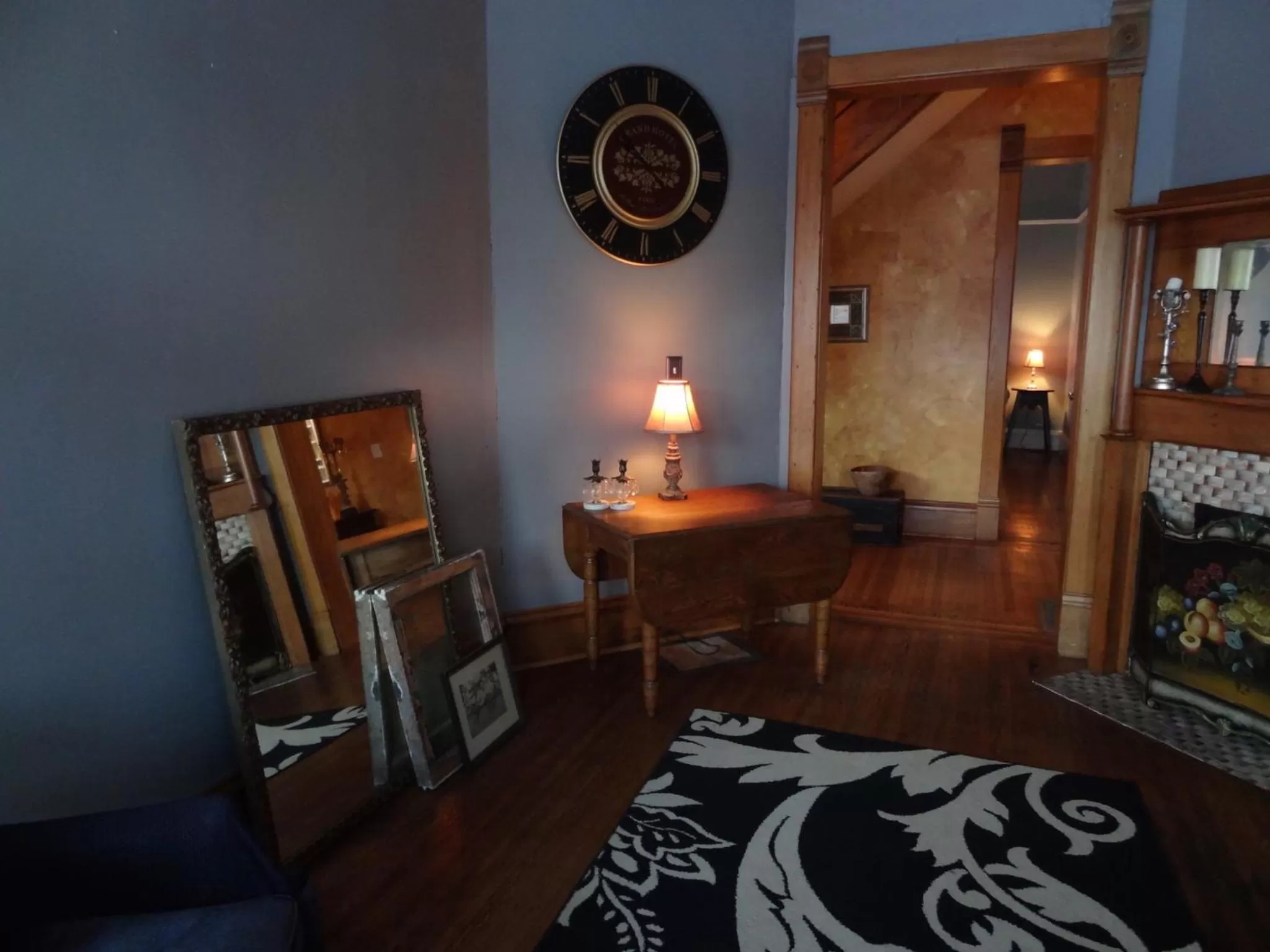 Decorative detail, Room Photo in Nestle Inn