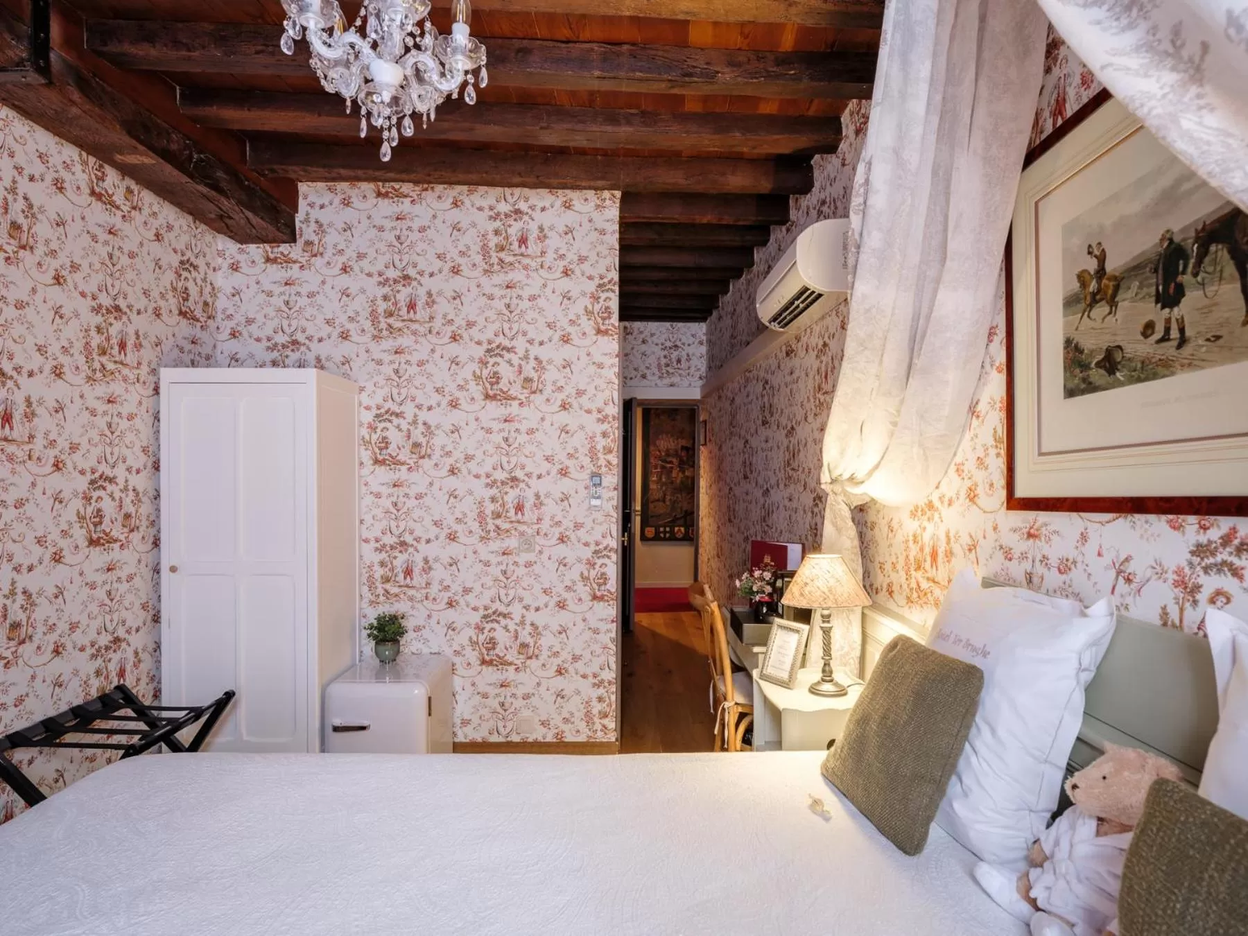 Bed in Canal View Hotel Ter Brughe by CW Hotel Collection